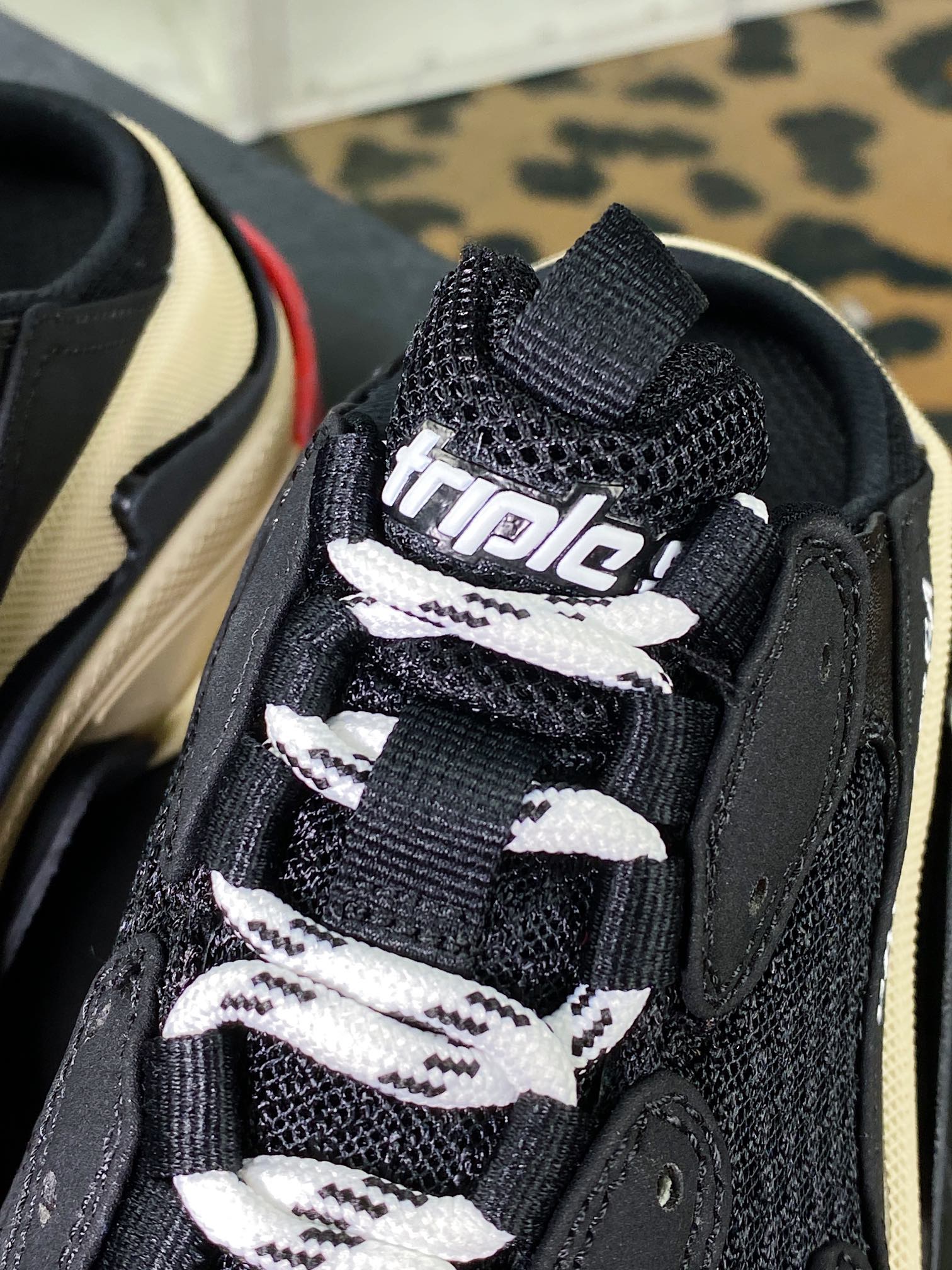 Balenciaga Triple S Mule Low Sneaker ”Black/White” fashion retro thick-soled heightening sneakers ”leather black and white red” 755686 W3SM2 1000