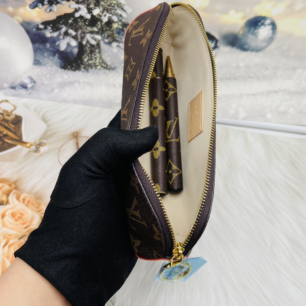 Mini Leather Top Handle Bag - Close up Leather Texture Close up of the leather texture on the bag.