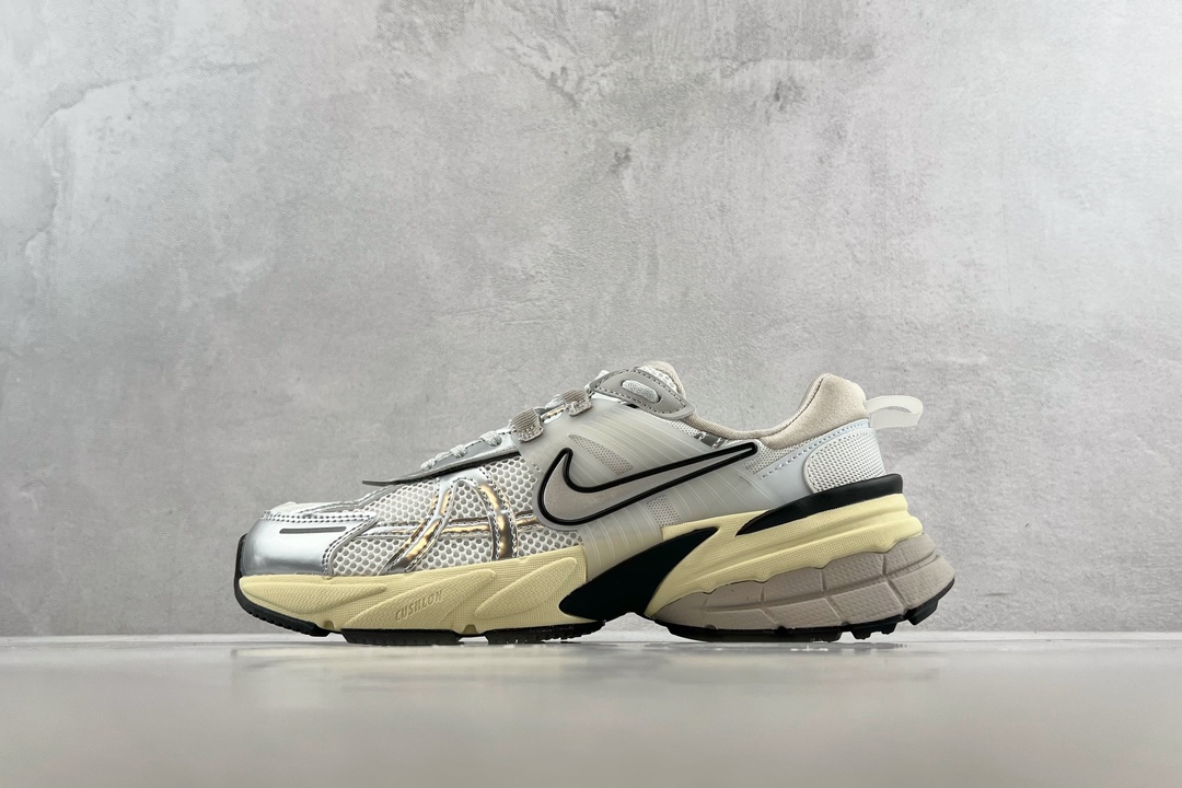 200 Nike V2K Run Runtekk ”Summit White Metallic Silver”白银 FD0736-100