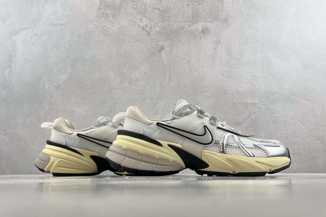 200 Nike V2K Run Runtekk ”Summit White Metallic Silver”白银 FD0736-100
