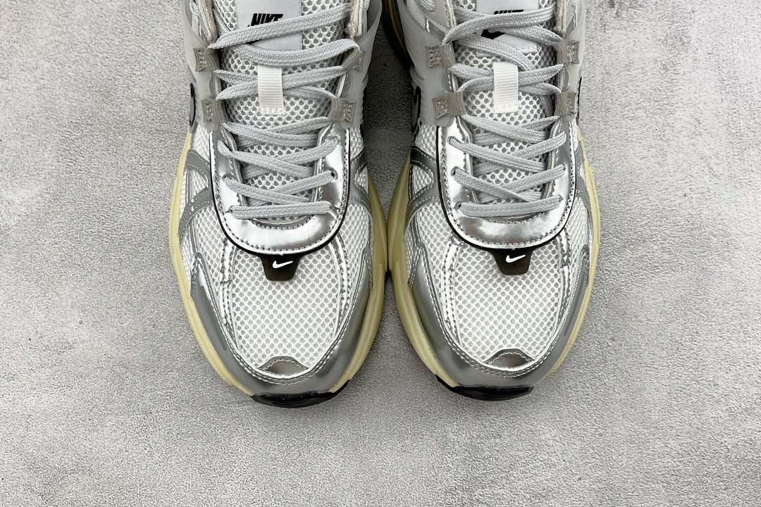 200 Nike V2K Run Runtekk ”Summit White Metallic Silver”白银 FD0736-100