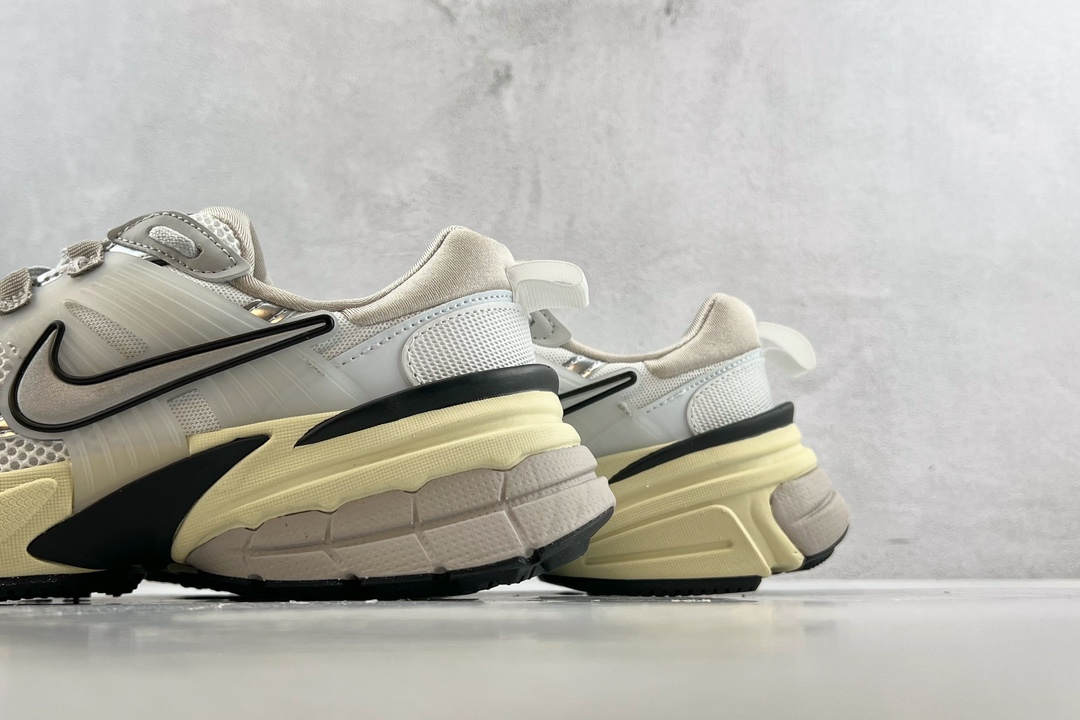 200 Nike V2K Run Runtekk ”Summit White Metallic Silver”白银 FD0736-100