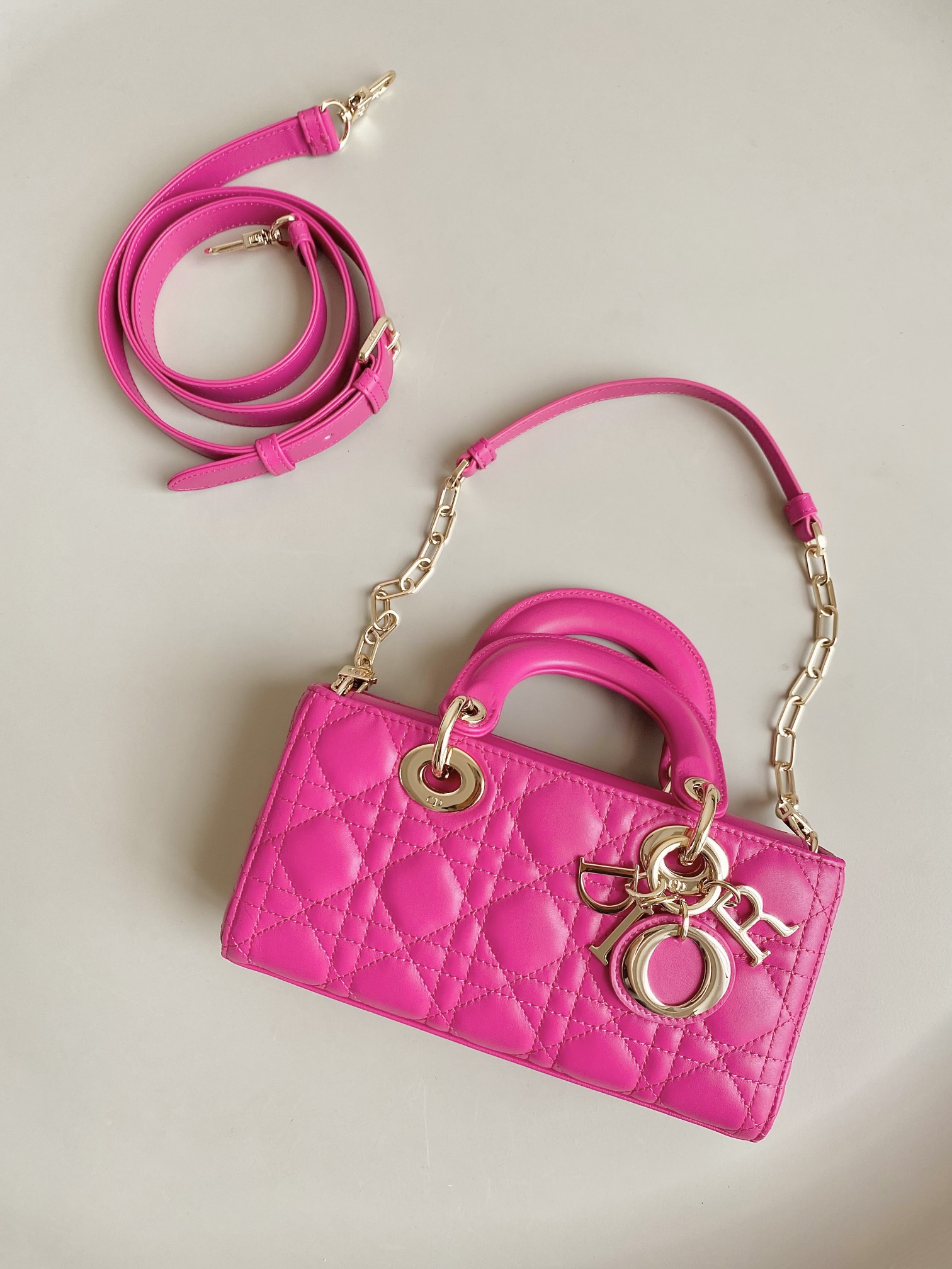 Dior 𝗗-𝗝𝗼𝘆 𝗯𝗮𝗴23新色