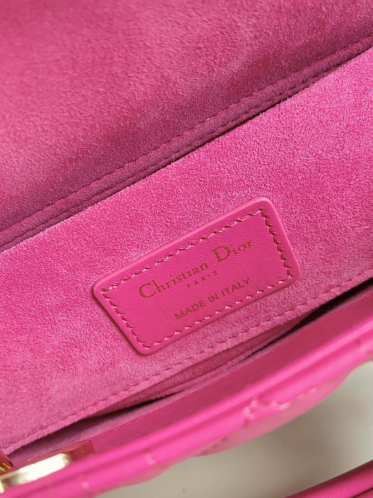Dior 𝗗-𝗝𝗼𝘆 𝗯𝗮𝗴23新色