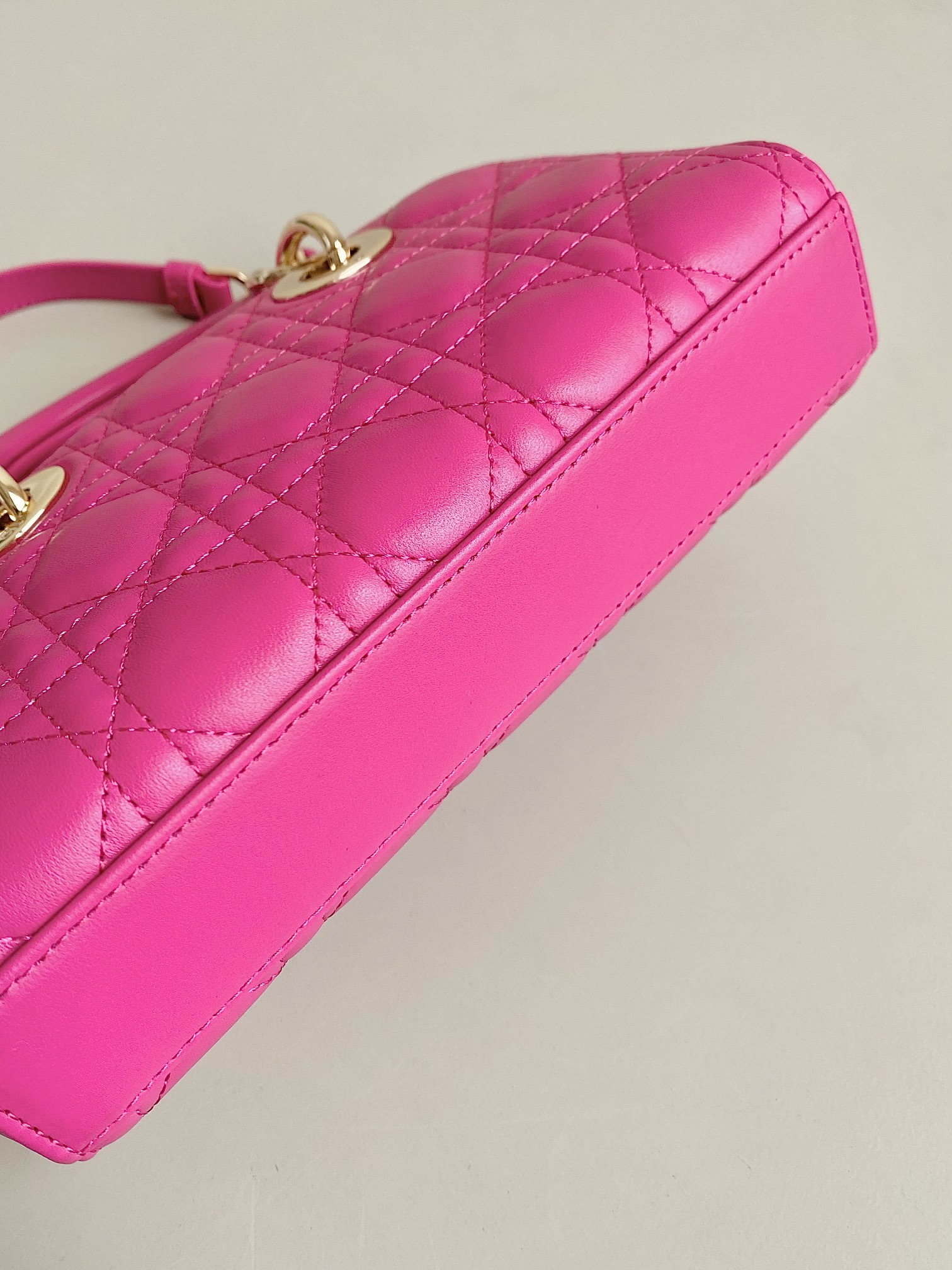 Dior 𝗗-𝗝𝗼𝘆 𝗯𝗮𝗴23新色