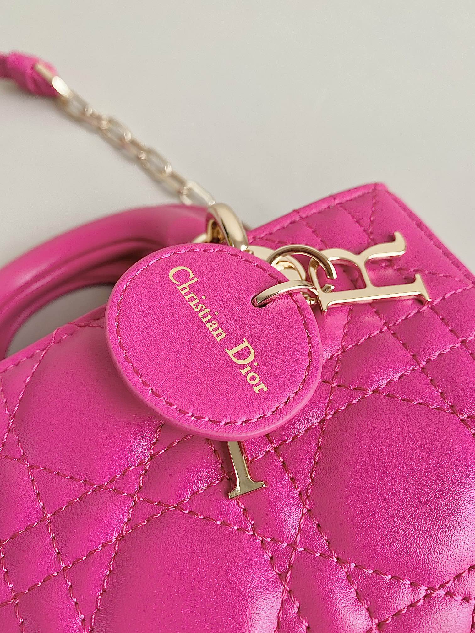 Dior 火龙果 超迷你𝗗-𝗝𝗼𝘆 𝗯𝗮𝗴七夕爱心款 果然就是轮回 回归了一把中古戴妃长方包形