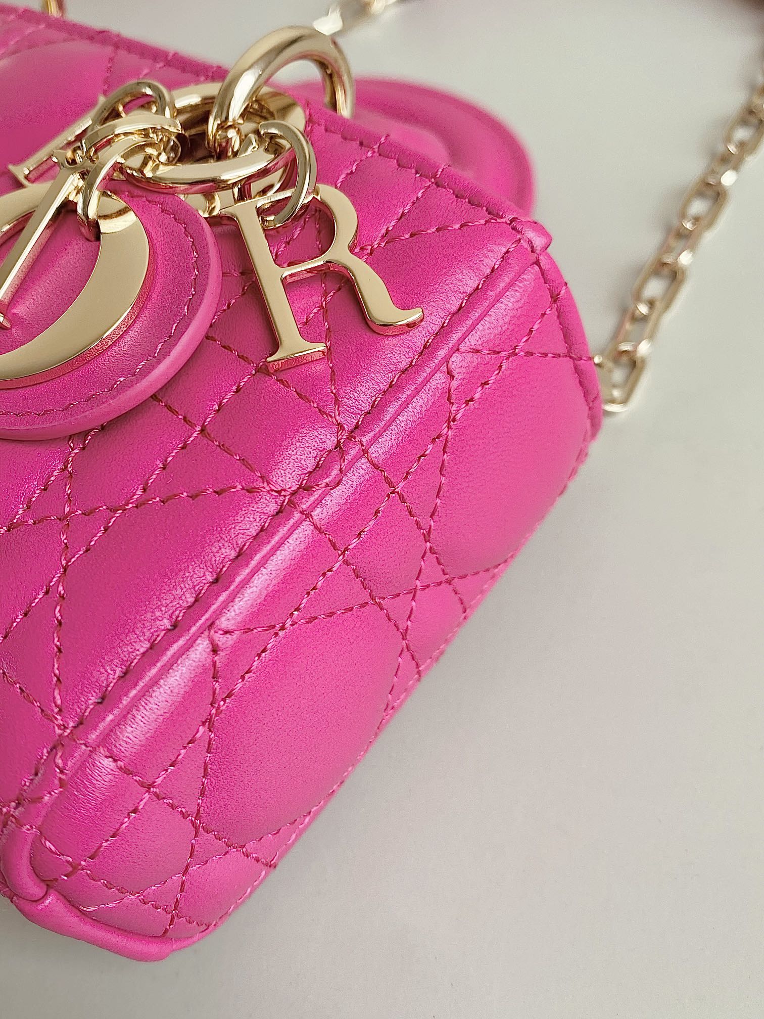 Dior 火龙果 超迷你𝗗-𝗝𝗼𝘆 𝗯𝗮𝗴七夕爱心款 果然就是轮回 回归了一把中古戴妃长方包形