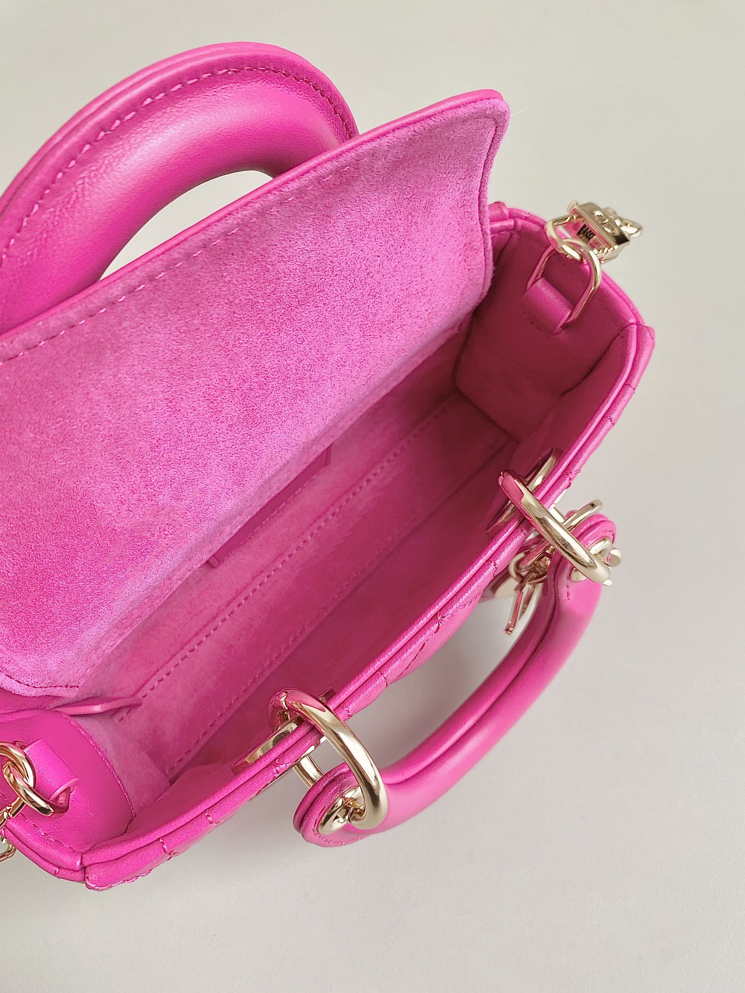 Dior 火龙果 超迷你𝗗-𝗝𝗼𝘆 𝗯𝗮𝗴七夕爱心款 果然就是轮回 回归了一把中古戴妃长方包形