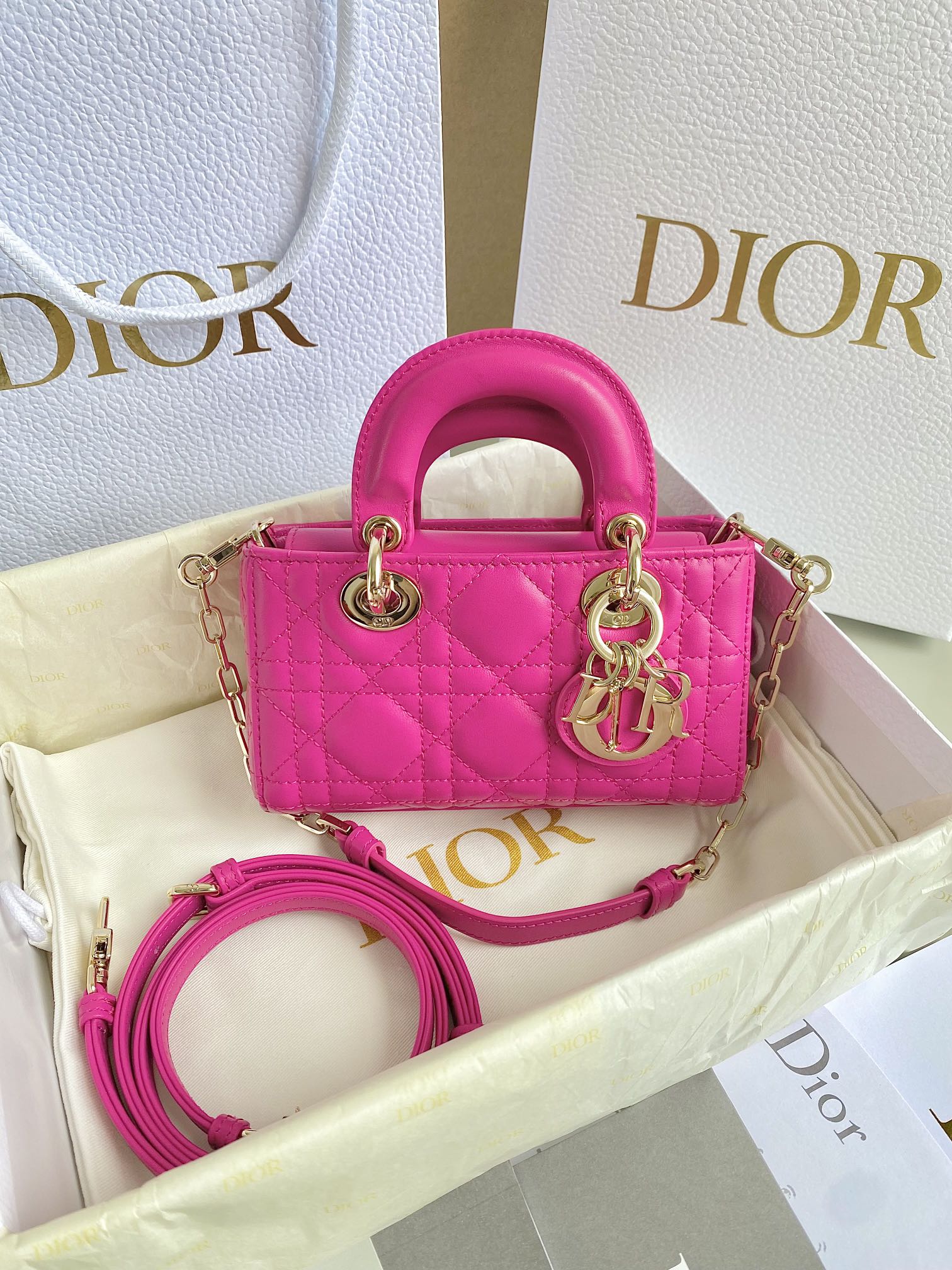 Dior 火龙果 超迷你𝗗-𝗝𝗼𝘆 𝗯𝗮𝗴七夕爱心款 果然就是轮回 回归了一把中古戴妃长方包形