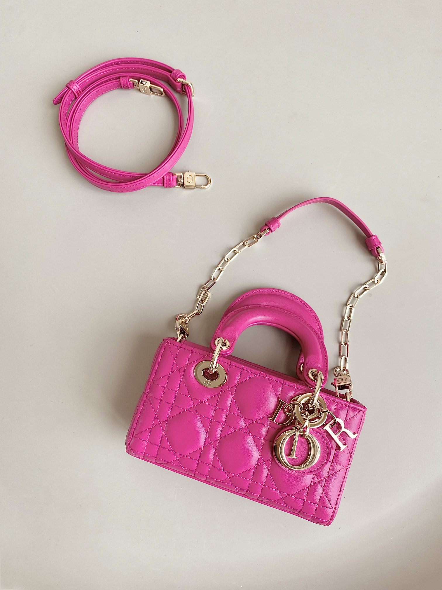Dior 火龙果 超迷你𝗗-𝗝𝗼𝘆 𝗯𝗮𝗴七夕爱心款 果然就是轮回 回归了一把中古戴妃长方包形
