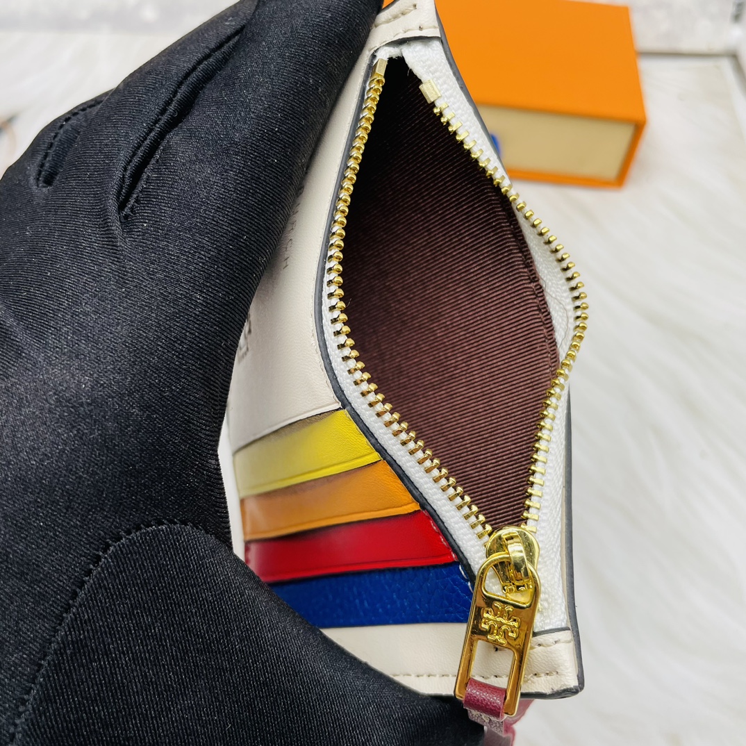 Leather Card Holder - Stylish Design Leather card holder stylish design