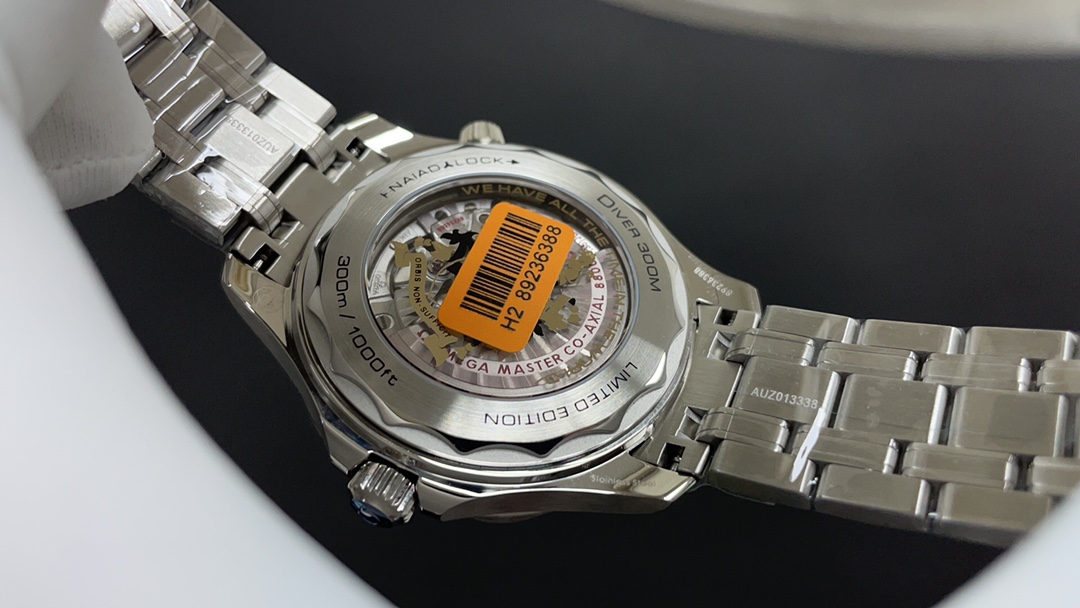 Omega 欧米茄 海马 女王密使 8800机