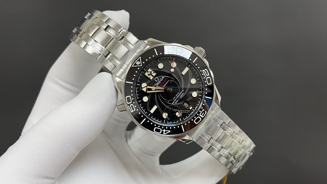 Omega 欧米茄 海马 女王密使 8800机