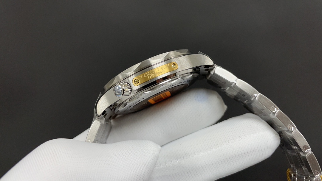 Omega 欧米茄 海马 女王密使 8800机