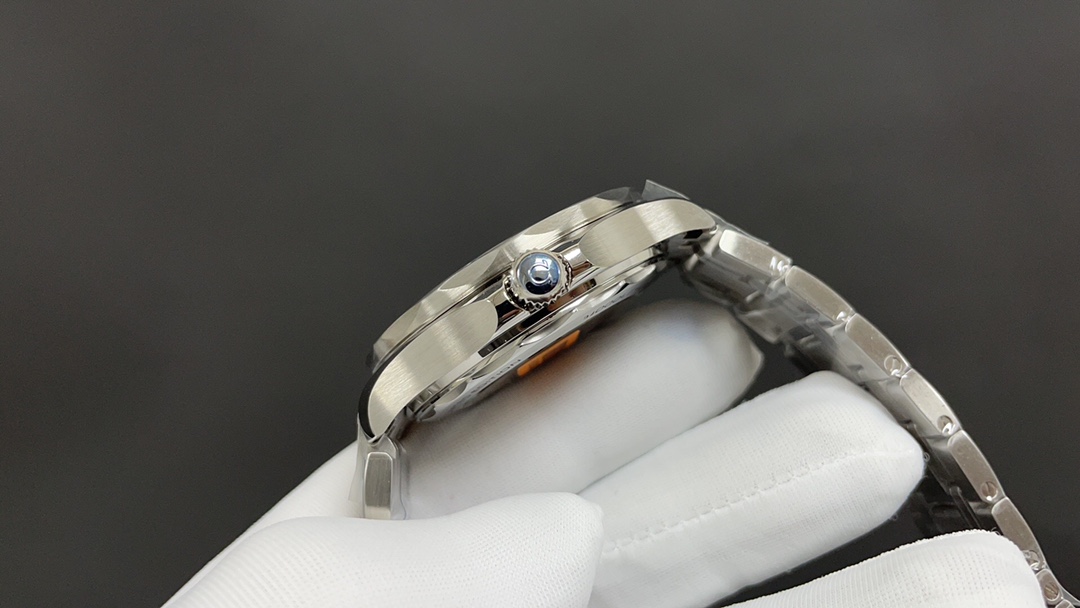 Omega 欧米茄 海马 女王密使 8800机