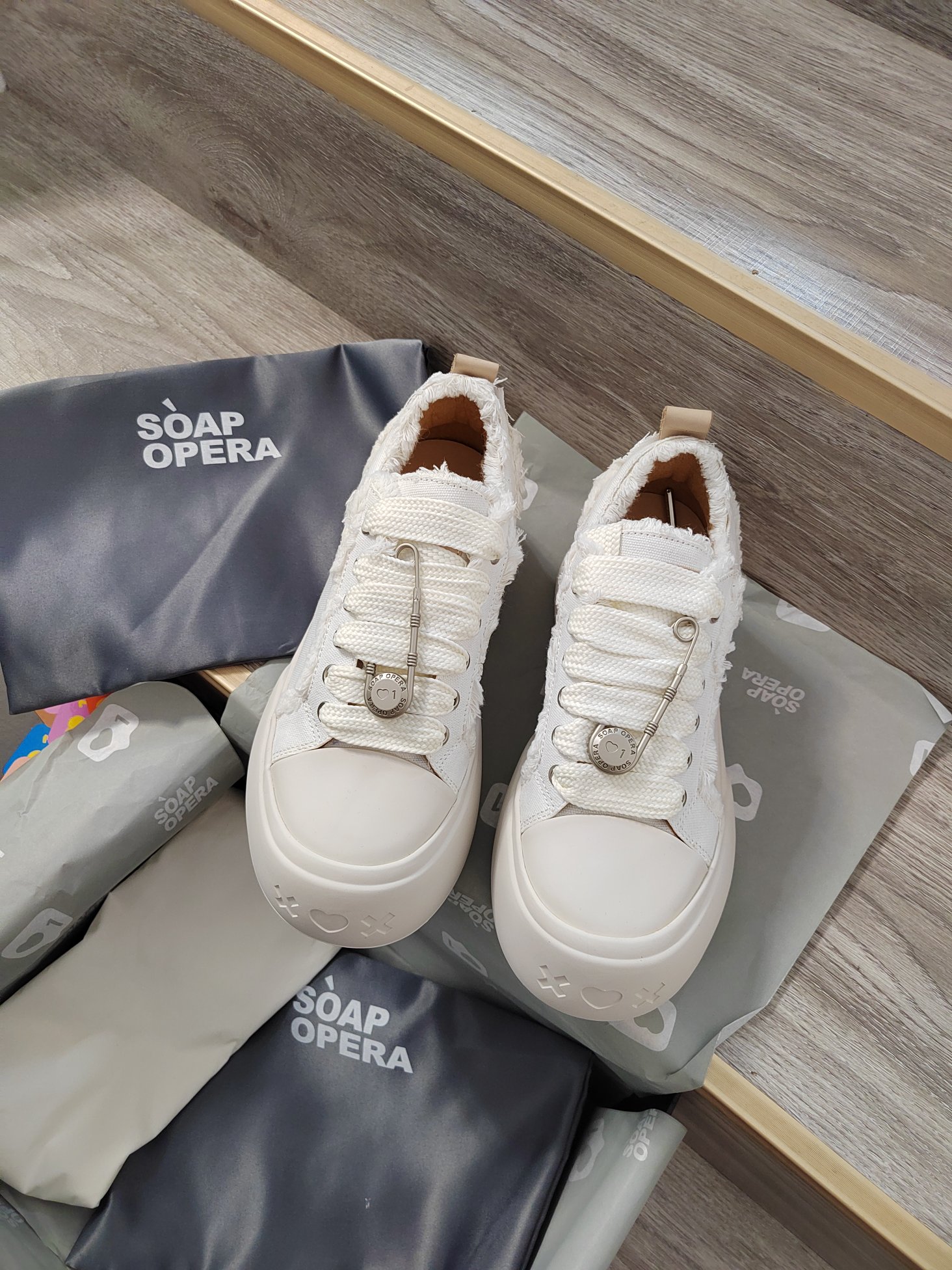 SOAP OPERA Bubble Shoes: Celebrity Favorite Footwear for Summer Fashion - 图片 4