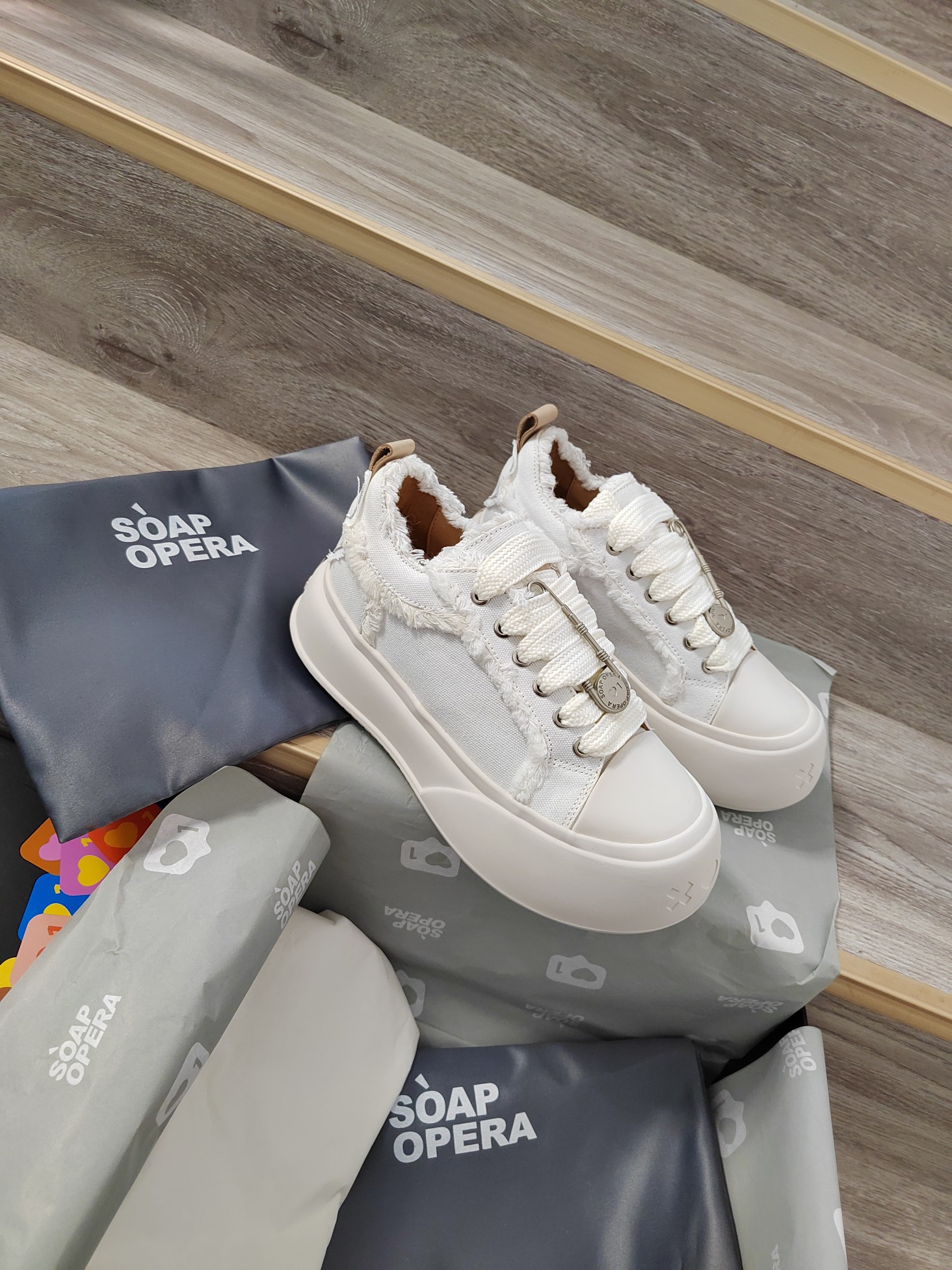 SOAP OPERA Bubble Shoes: Celebrity Favorite Footwear for Summer Fashion - 图片 5