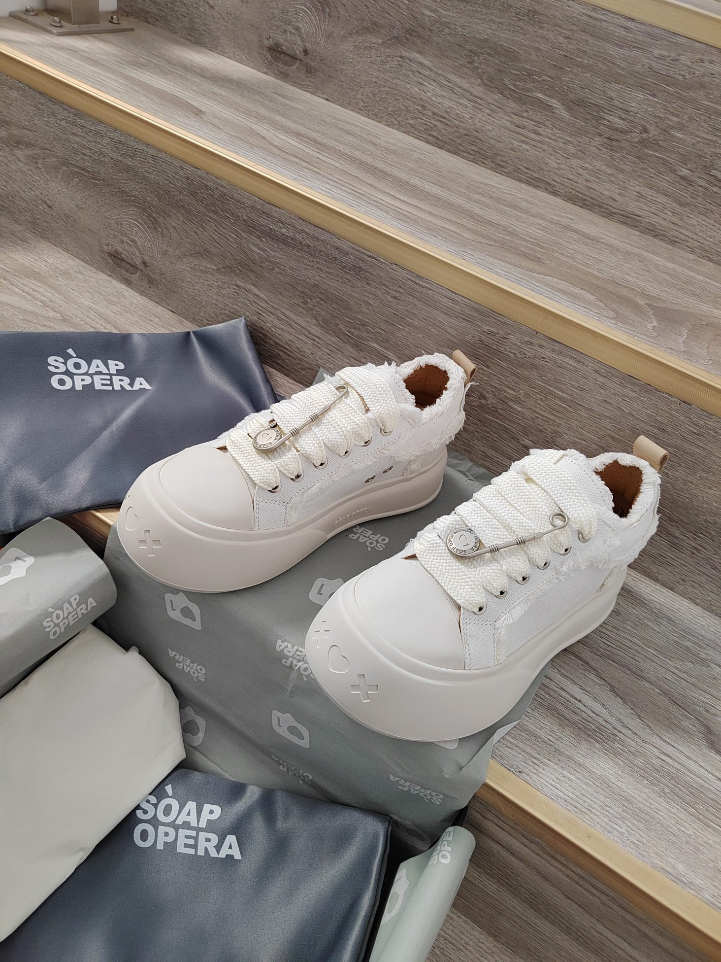 SOAP OPERA Bubble Shoes: Celebrity Favorite Footwear for Summer Fashion - 图片 6