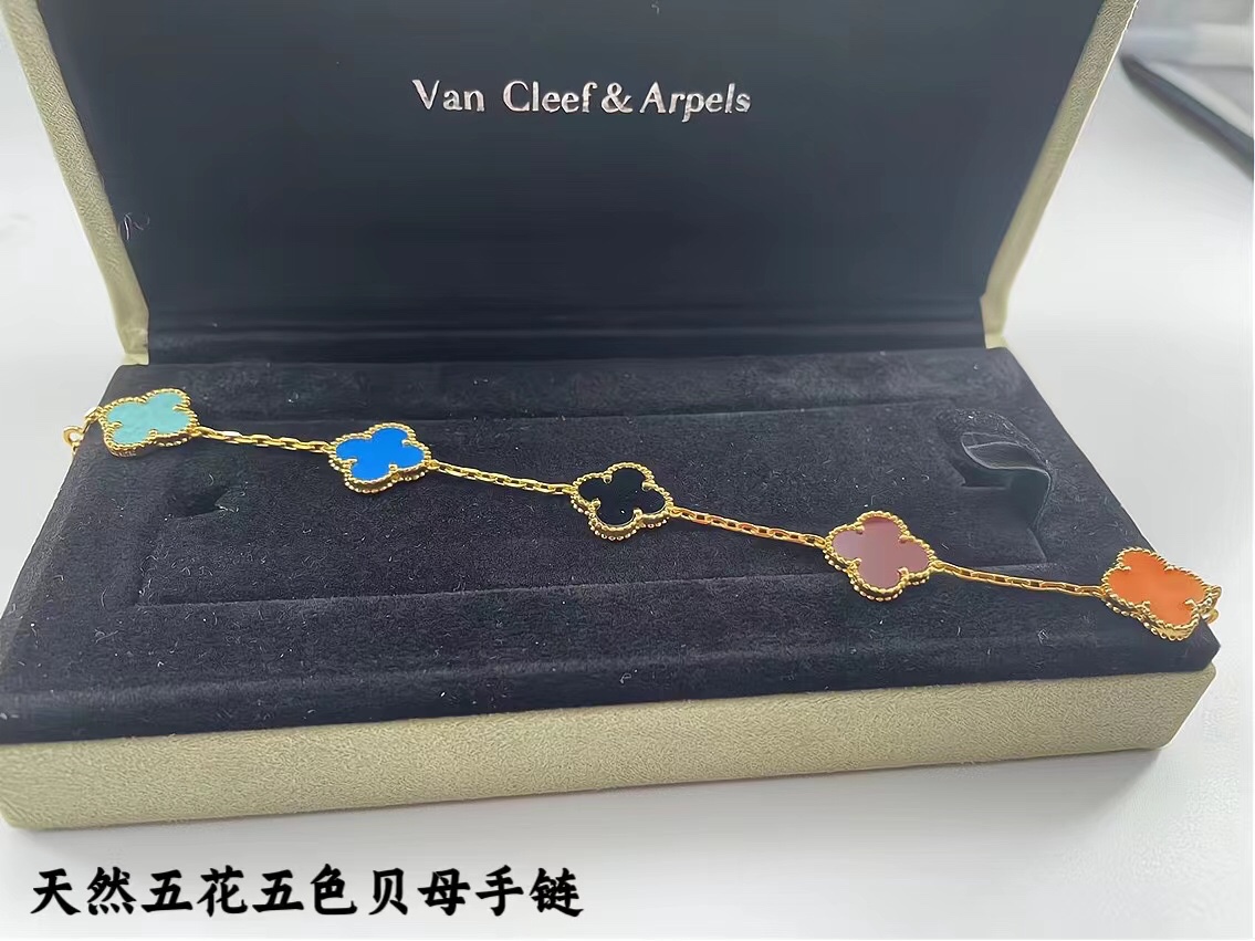 ❤️145包邮/原单代购级别
新款vca粗链条天然五色贝母黄金色
v金材质制作，工艺细腻，细节完美，持久保色！
对版CNC扣 比K金工艺还高级。

总长: 19cm 戴第4朵花15～17.5cm 不限制手围