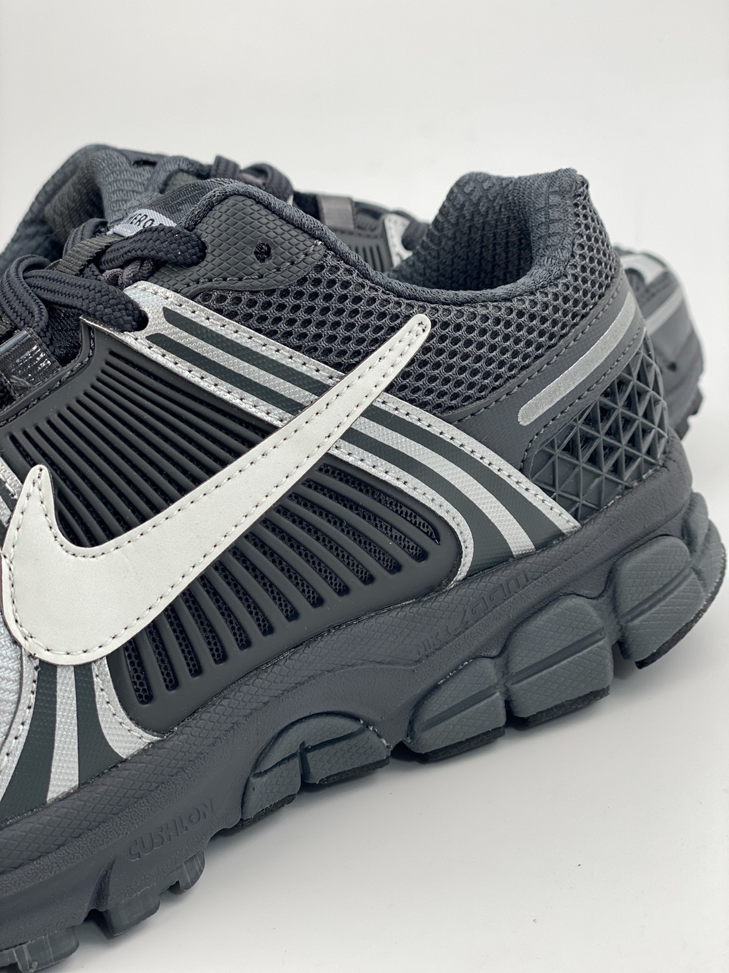 180 NIKE ZOOM Vomero 5 SP 复古风潮 BV1358-002