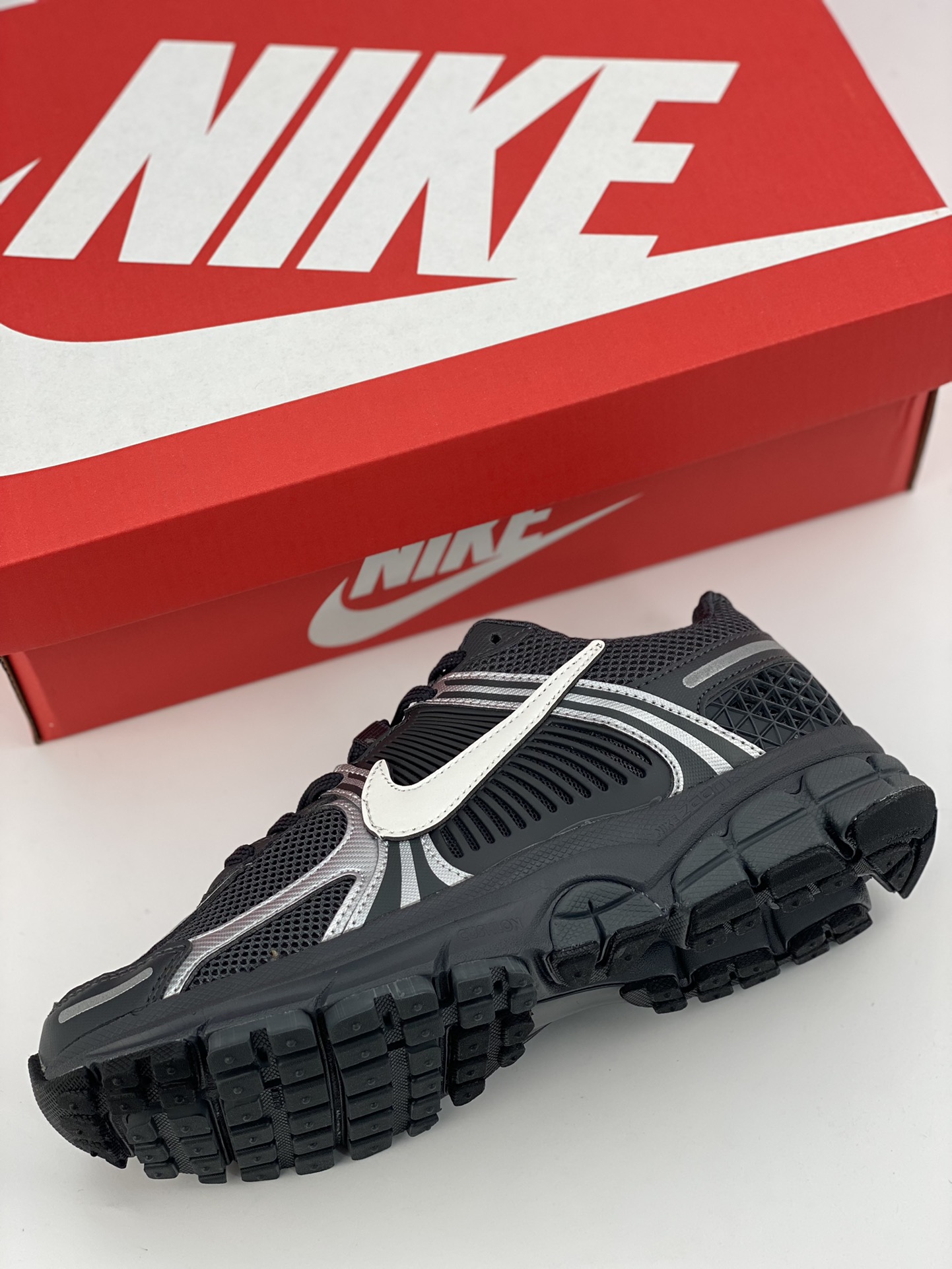 180 NIKE ZOOM Vomero 5 SP 复古风潮 BV1358-002