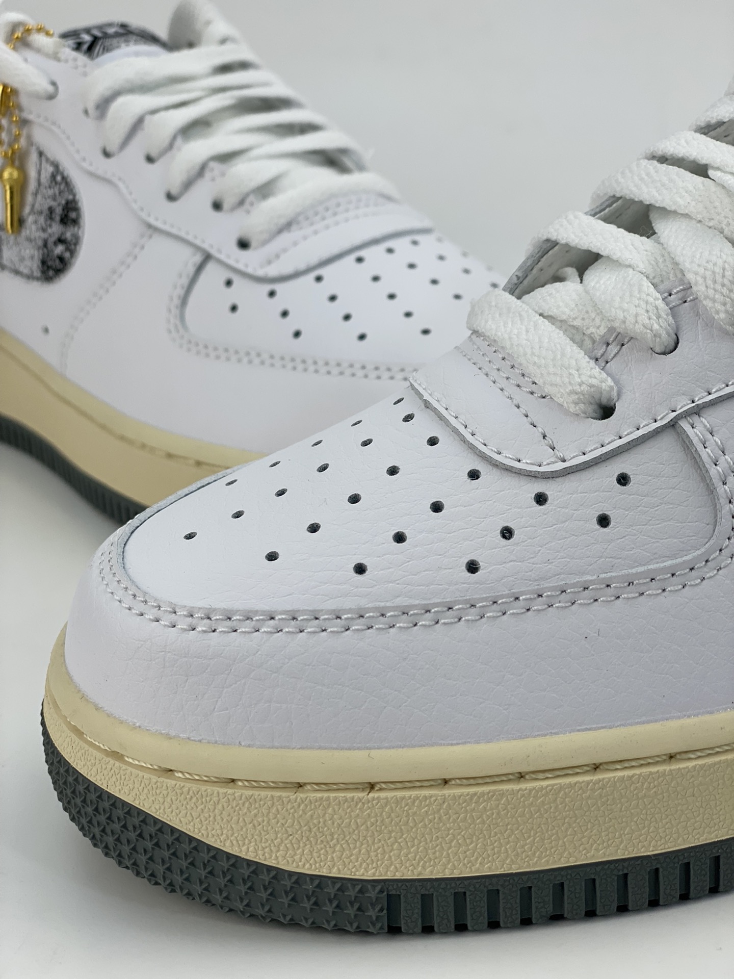 200 Nike Air Force 1 Low 07 白黑银渐变 DV7183-100