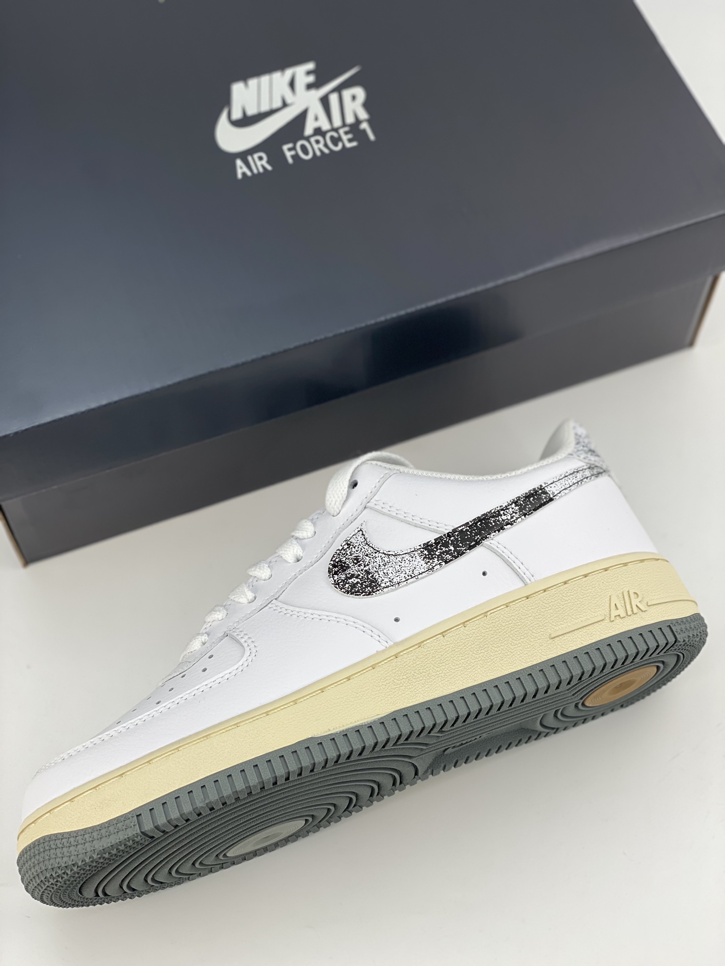 200 Nike Air Force 1 Low 07 白黑银渐变 DV7183-100