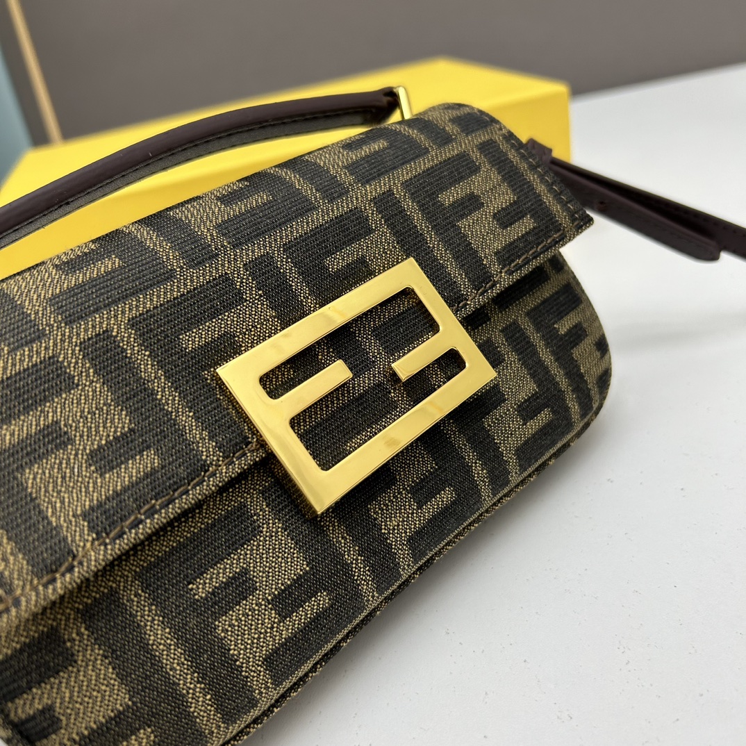 410  Fendi 最新老花迷你法棍手机包 6661-2