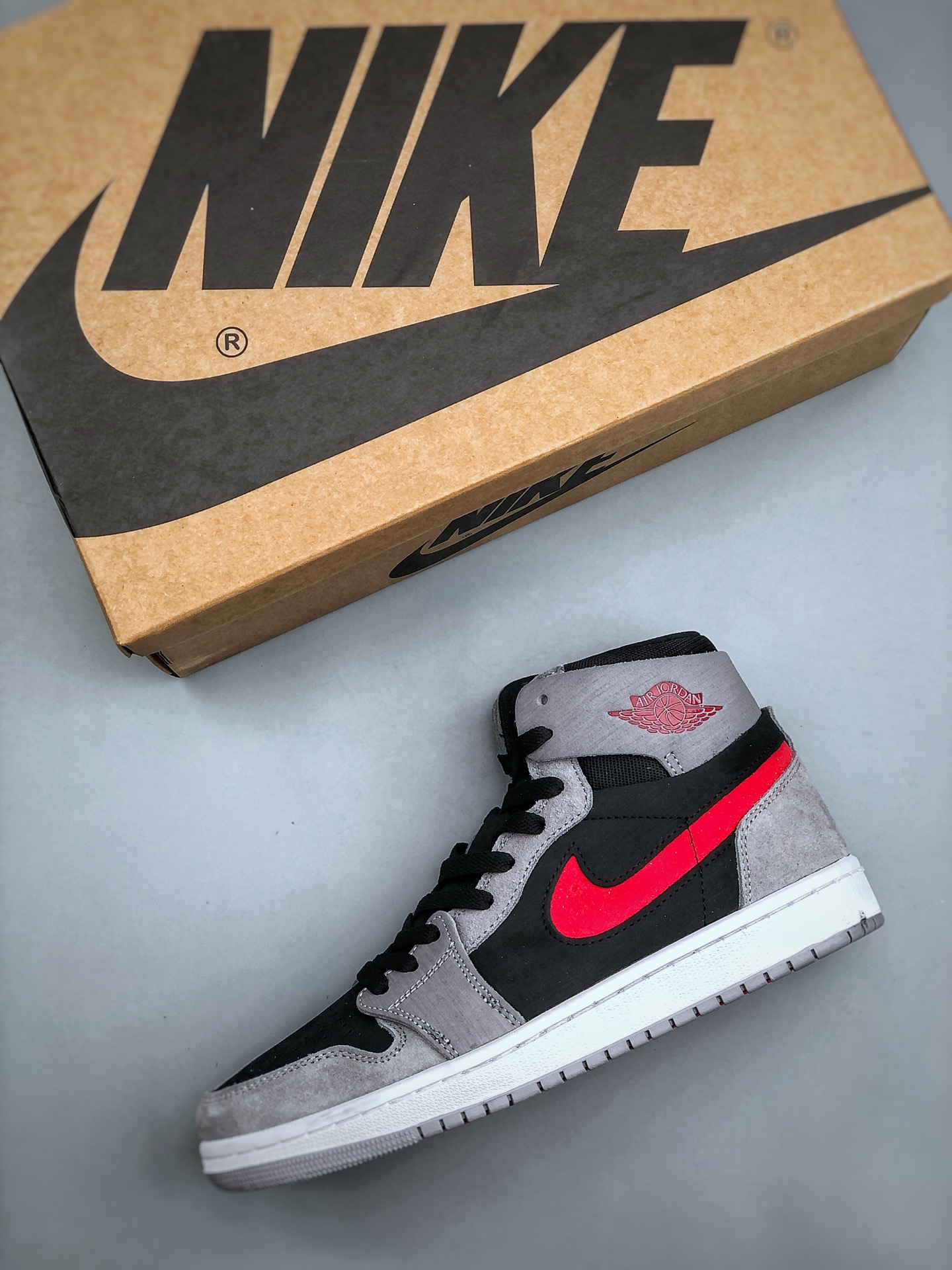 篮球鞋, 球鞋, Jordan Air Jordan 1High Zoom CMFT 2, Jordan Air Jordan 1, DV1307-060, Air Jordan 1 - 乔丹 Jordan Air Jordan 1High Zoom CMFT 2 减震防滑耐磨 高帮 复古篮球鞋 灰黑色 DV1307-060