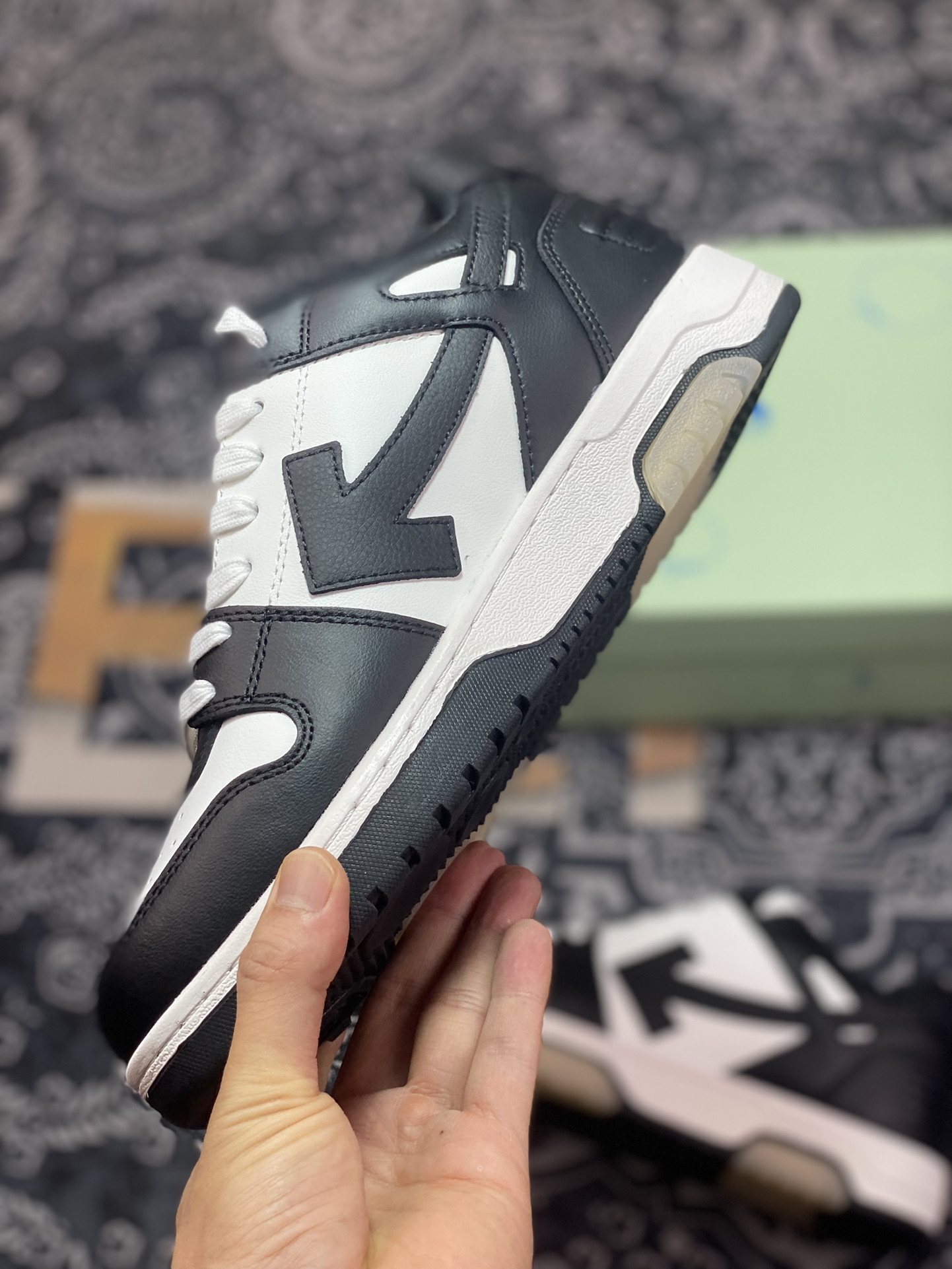 Off-White c/o Virgil Abloh Out Of Office Low-top Leather Sneakers ”OOO” series low-top sneakers ”Leather Black and White Panda Arrow” OMIA189F20LEA00101250126