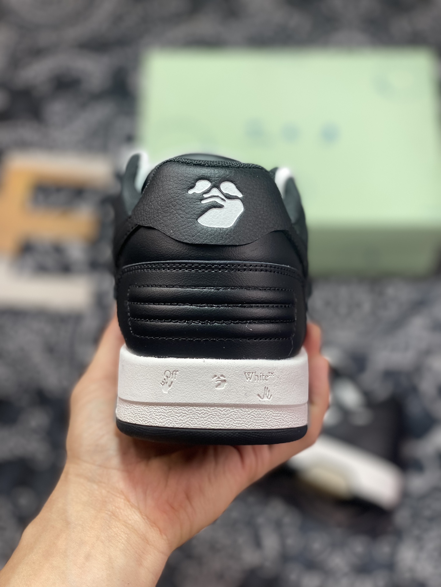 Off-White c/o Virgil Abloh Out Of Office Low-top Leather Sneakers ”OOO” series low-top sneakers ”Leather Black and White Panda Arrow” OMIA189F20LEA00101250126