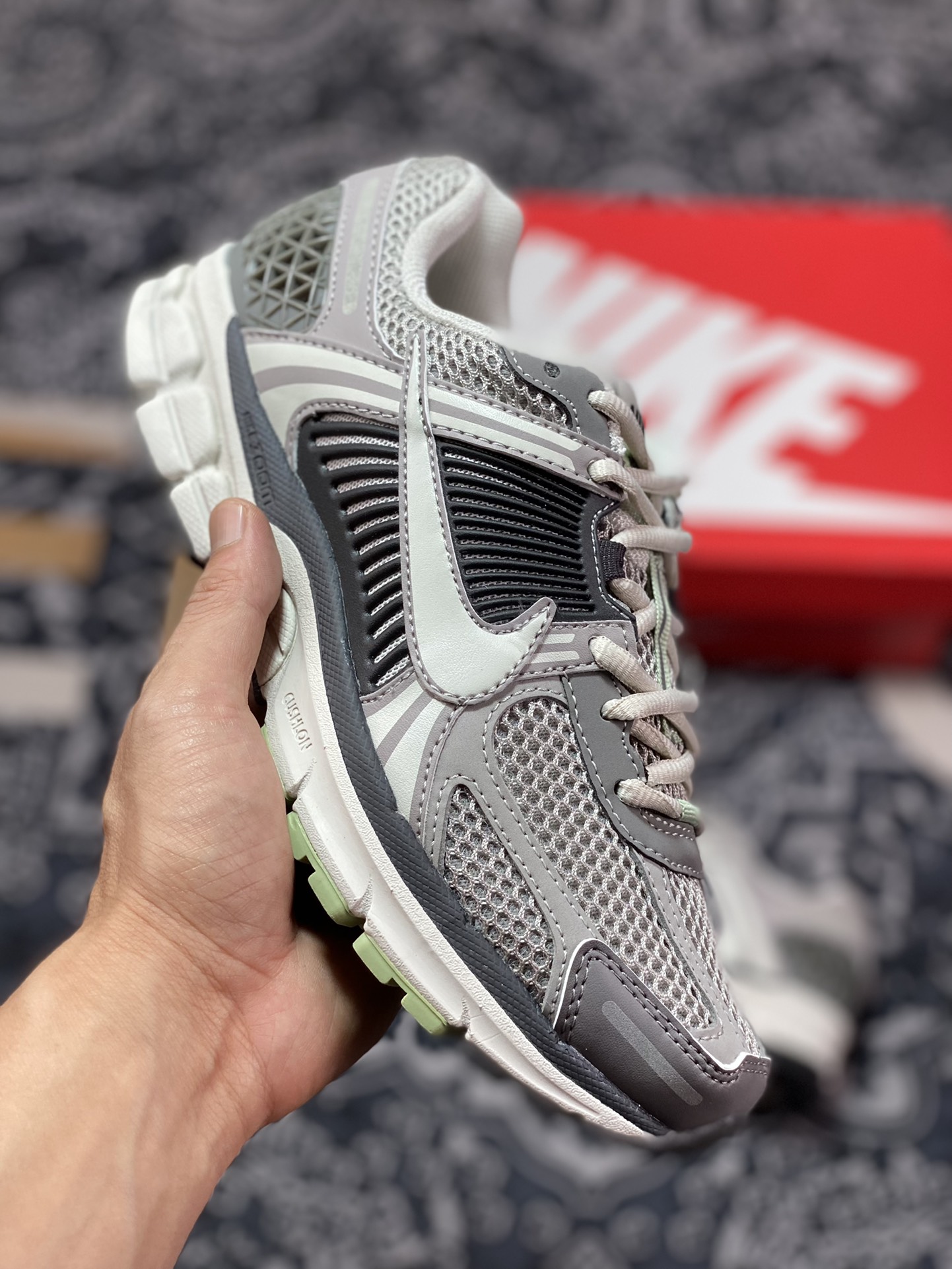 220 Nike Zoom Vomero 5”Cobblestone“佛莫罗5代系列经典复古休闲运动慢跑鞋“石灰抹茶绿”FB8825-001