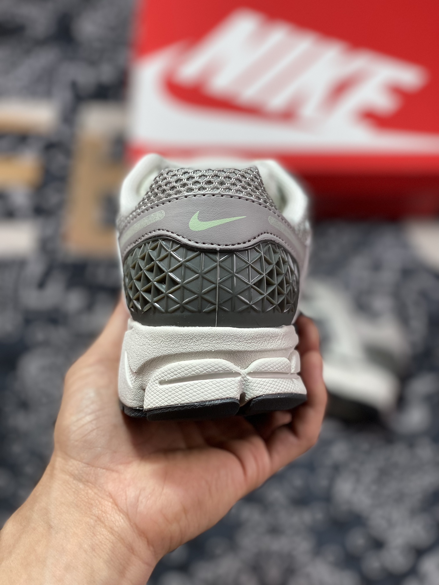 220 Nike Zoom Vomero 5”Cobblestone“佛莫罗5代系列经典复古休闲运动慢跑鞋“石灰抹茶绿”FB8825-001