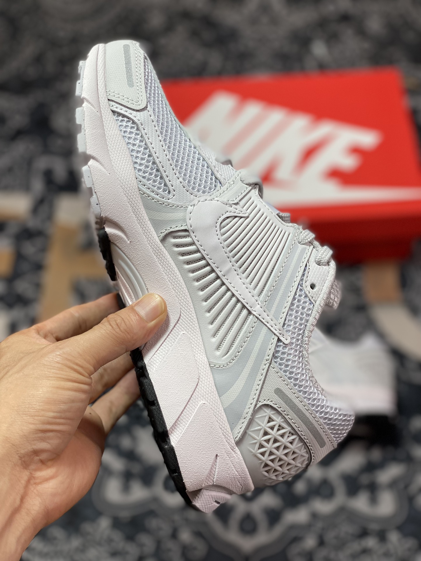 220 Nike Zoom Vomero 5”Vast Grey“佛莫罗5代系列经典复古休闲运动慢跑鞋“墙灰白”BV1358-001
