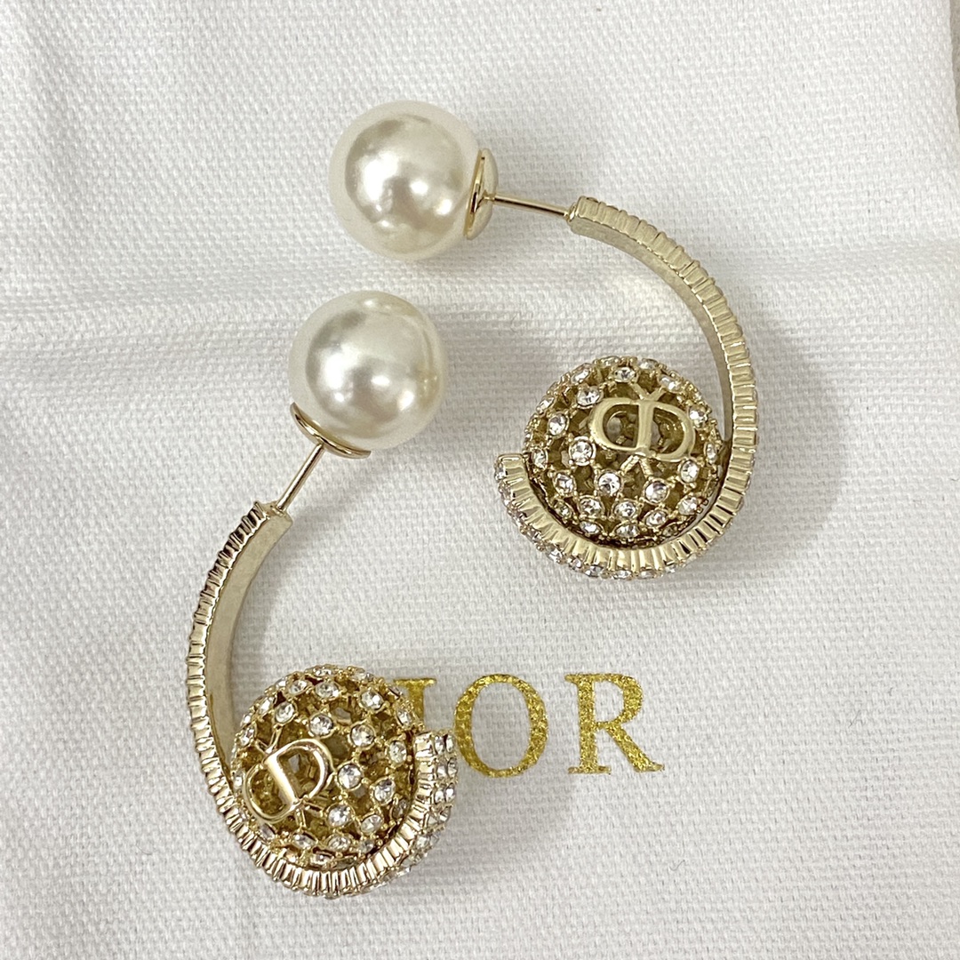 Dior Pearl Flower Earrings: Classic Design with Sparkling Rhinestones 6 i1686975995 270 4