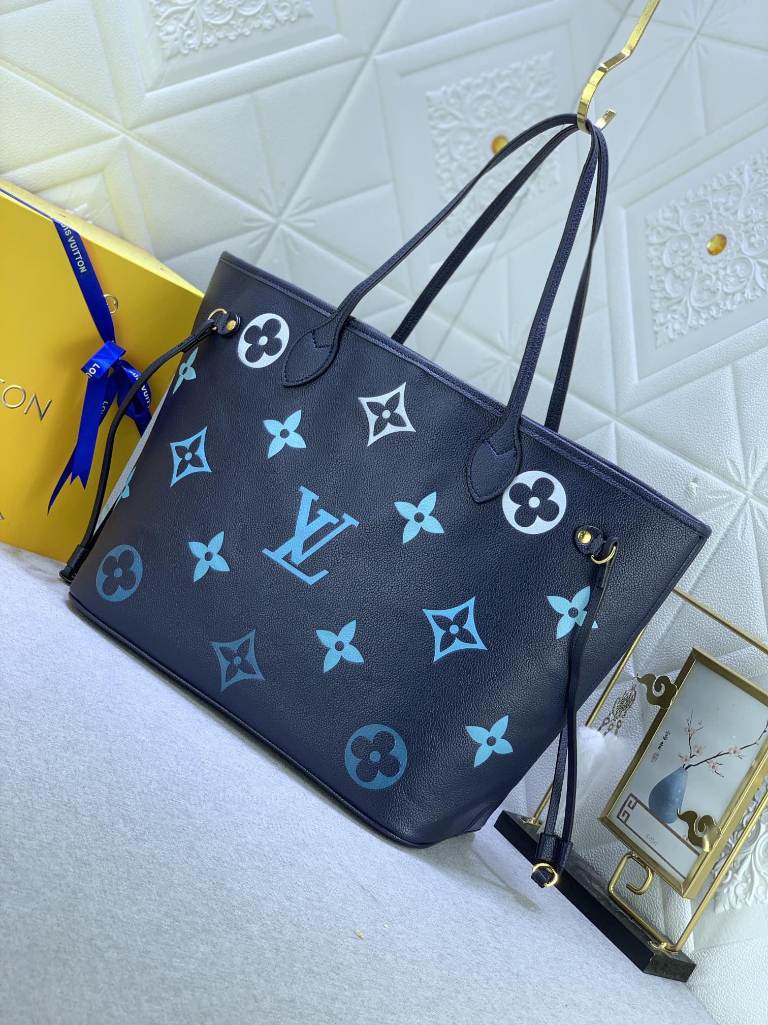 300  M46516香草黄 M46514蔚蓝色 M40995 本款 Neverfull 中号手袋