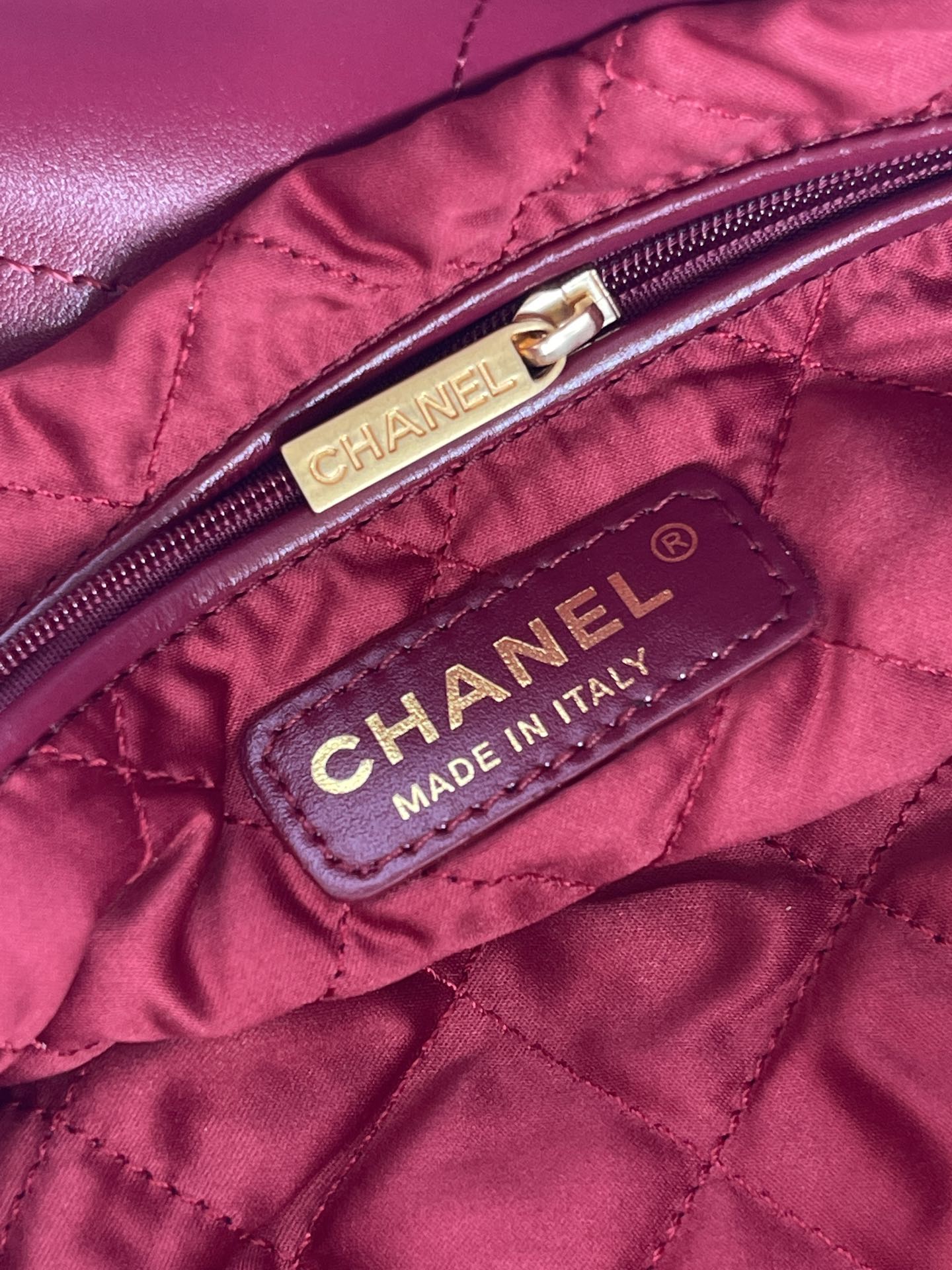 Chanel型号:AS3260简介:原单质量经典之作华丽与气质的前沿是你意想不到的尊贵皮种:原单进口牛皮