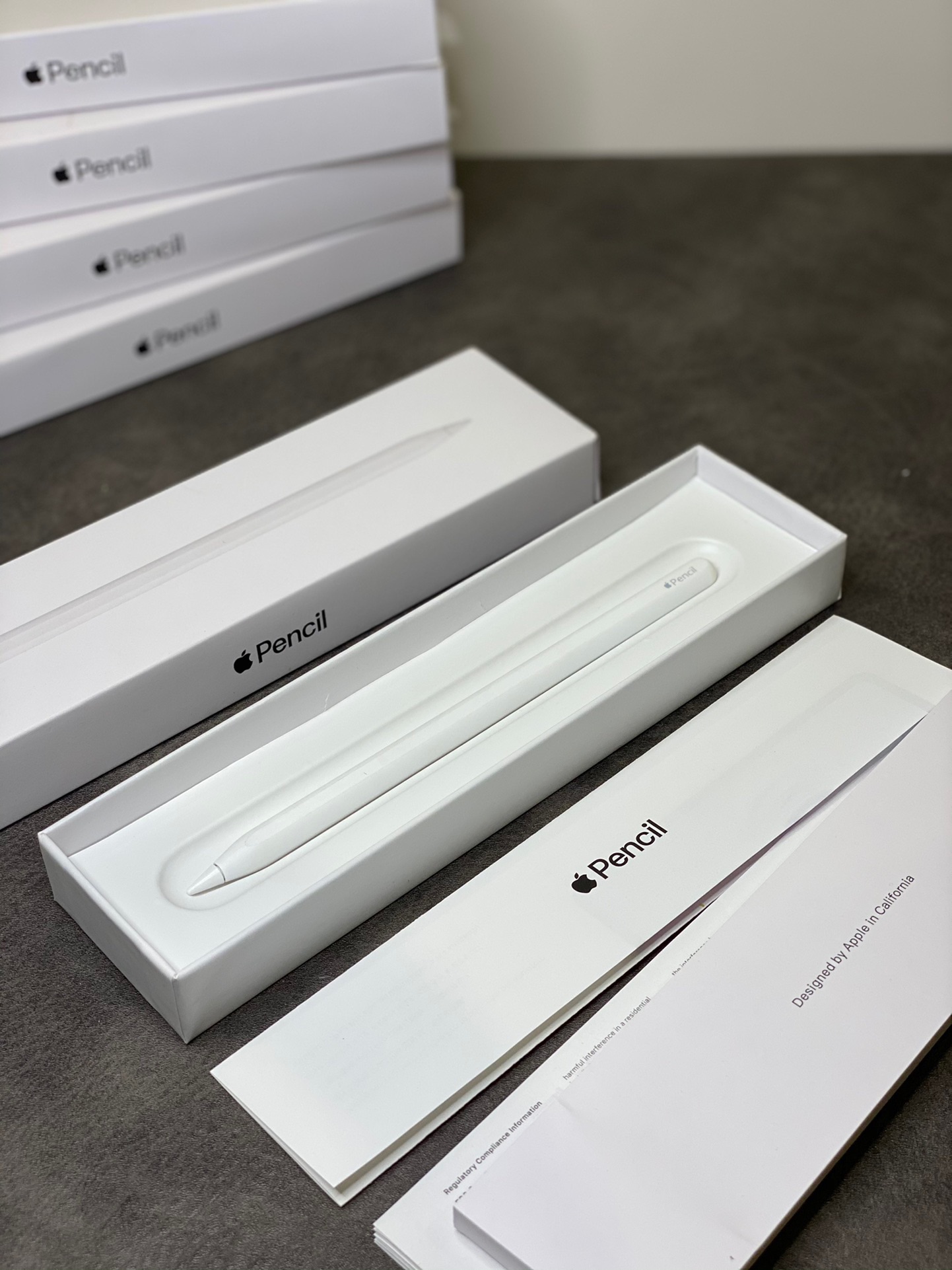 Apple Pencil 二代苹果手写笔
支持无线磁吸充电 功能跟原装无差别‼️
笔身可以吸附在iPad/Mac上面 使用非常方便
原装图标显示 130毫安电池


注意‼️此款只能兼容以下iPad机型
 iPadAir(第五代) 
iPadmini(第六代) 
12.9英寸iPadPro(第五代) 
12.9英寸iPadPro(第四代) 
12.9英寸iPadPro(第三代) 
11英寸iPadPro(第三代) 
11英寸iPadPro(第二代) 
11英寸iPadPro(第一代) 
iPadAir(第四代)	 

售后退换条件：产品都是全新产品 非质量问题不可退换 质量问题可收到货三天之内支持退换货 其余情况壳料保护好售后三个月免费换新！