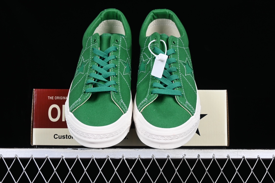 💰160纯原
Converse Cons One Star J Vtg Canvas 2023SS 绿色日版 防滑耐磨低帮帆布鞋
#星形设计护头,侧边小星形,羽毛呈锐角落下的图案,压住腰部加固织物的缝合方向,粗大鞋跟标签带有" ONE STAR "符号,与鞋面颜色相同的孔眼比如,忠实再现细节。
尺码:35 36 36.5 37 37.5 38 39 39.5 40 41 41.5 42 42.5 43 44 M.C3