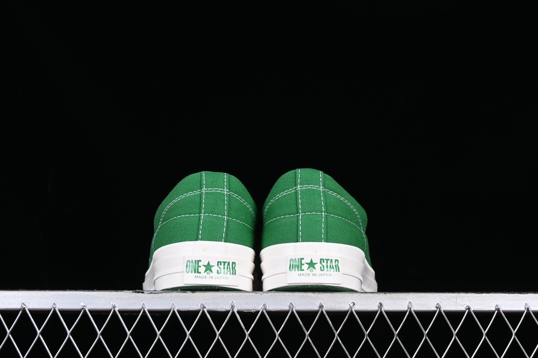 💰160纯原
Converse Cons One Star J Vtg Canvas 2023SS 绿色日版 防滑耐磨低帮帆布鞋
#星形设计护头,侧边小星形,羽毛呈锐角落下的图案,压住腰部加固织物的缝合方向,粗大鞋跟标签带有" ONE STAR "符号,与鞋面颜色相同的孔眼比如,忠实再现细节。
尺码:35 36 36.5 37 37.5 38 39 39.5 40 41 41.5 42 42.5 43 44 M.C3