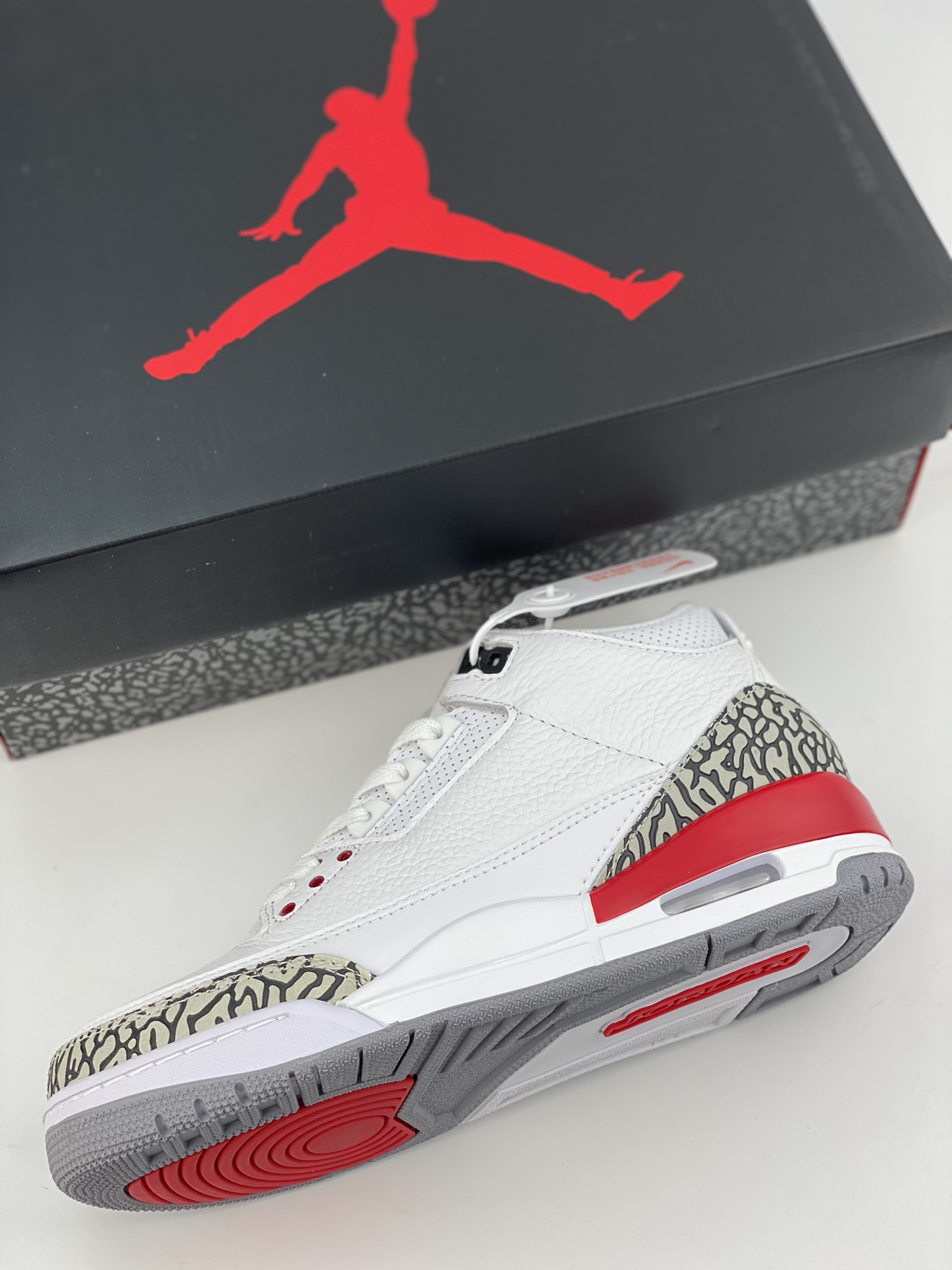 Air jordan 3 Retro “”Cardinal Red” 飓风火焰红 136064-116