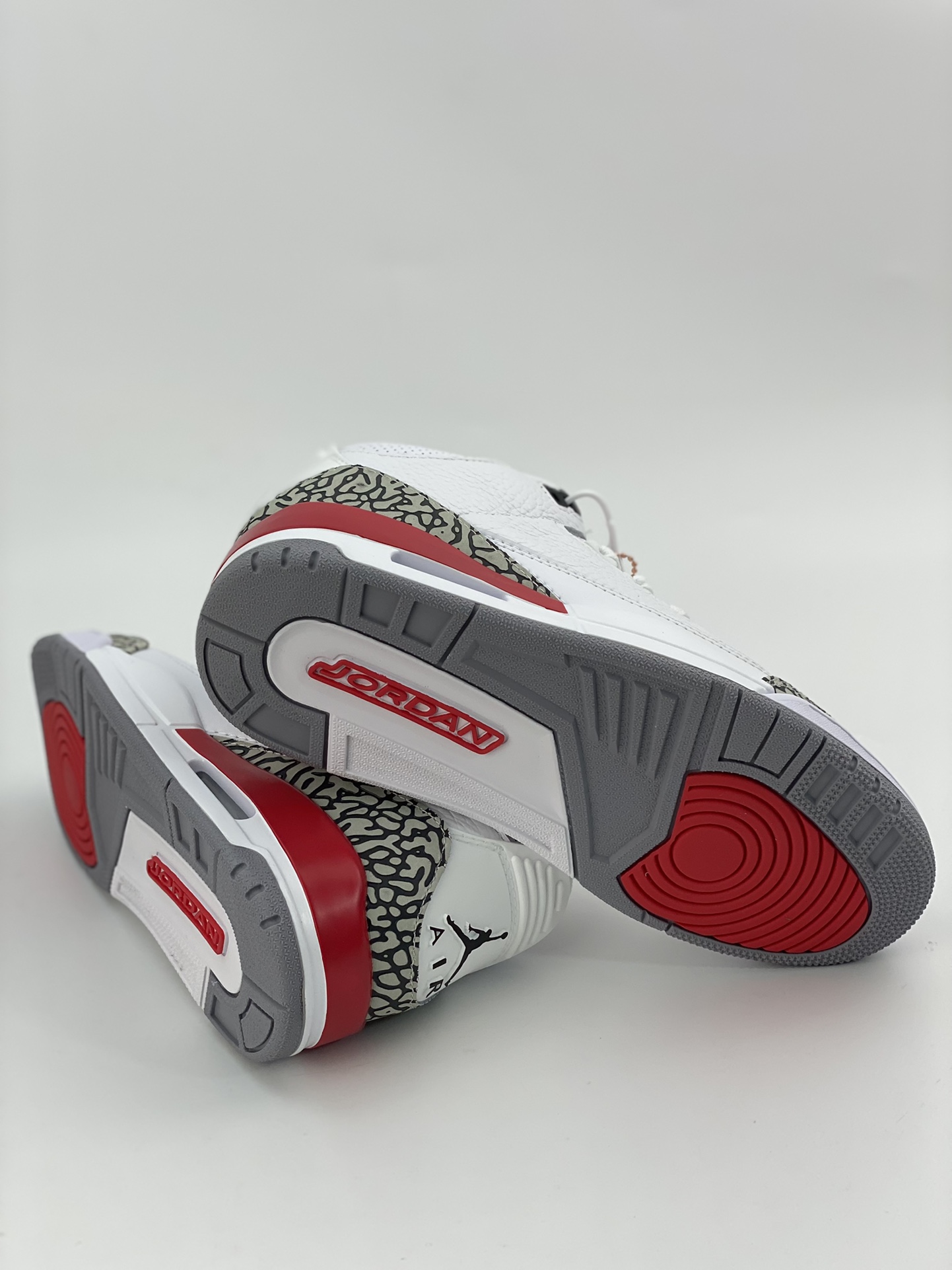 Air jordan 3 Retro “”Cardinal Red” 飓风火焰红 136064-116