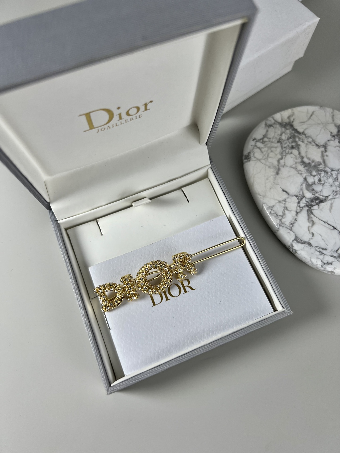 #260. Dior Drilling Logo letters hairpin, inspired by Lady Dior’s handbag. Gold-coated metal, Dior - 图片 4