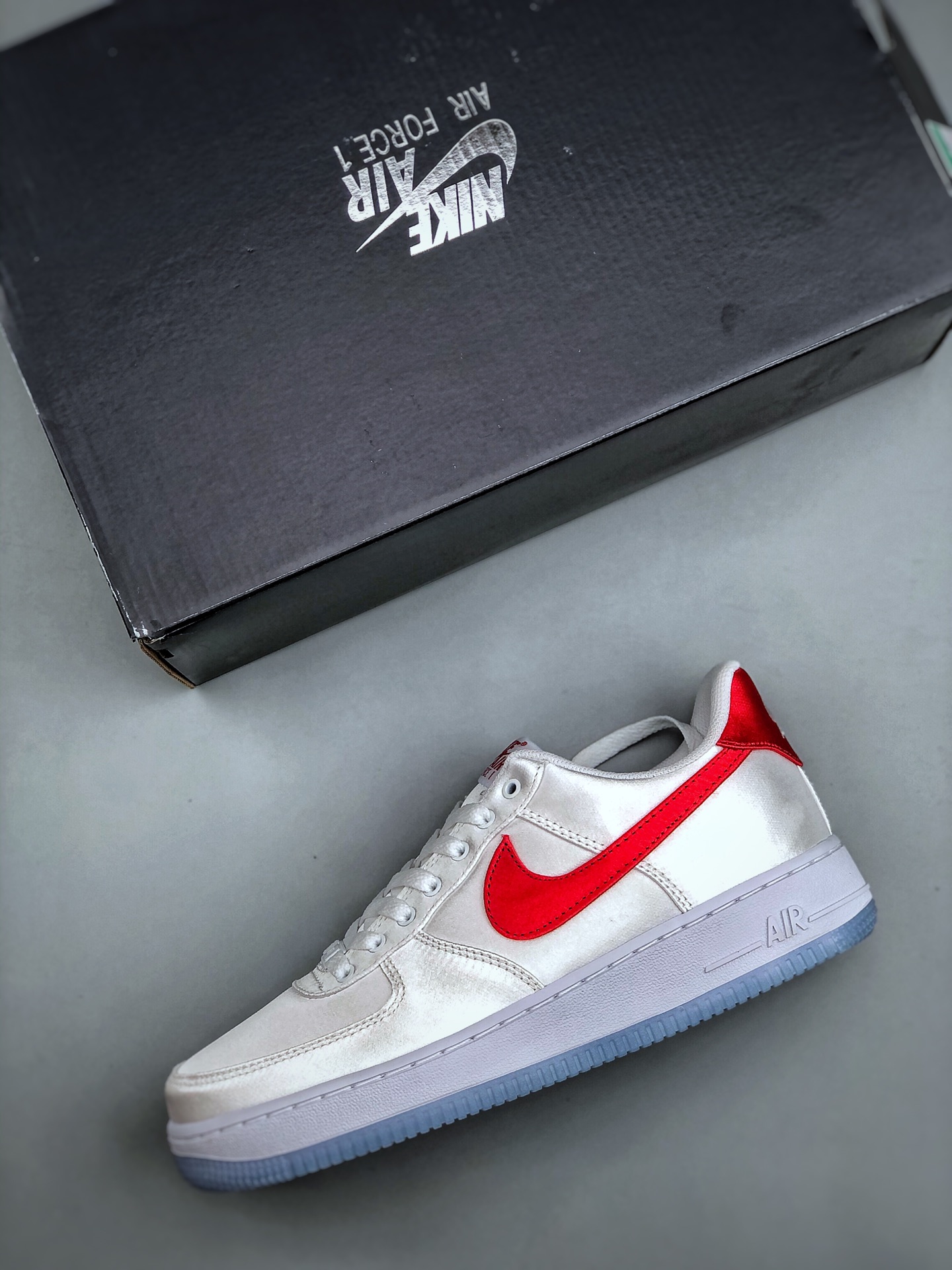 运动板鞋, 板鞋, Nike Air Force 1Low Satin“White Red”, Nike Air Force 1Low, Nike Air Force 1, DX6541-100, Air Force 1 - 耐克 Nike Air Force 1Low Satin“White Red” 防滑耐磨减震 低帮 休闲运动板鞋 女款 白红 DX6541-100