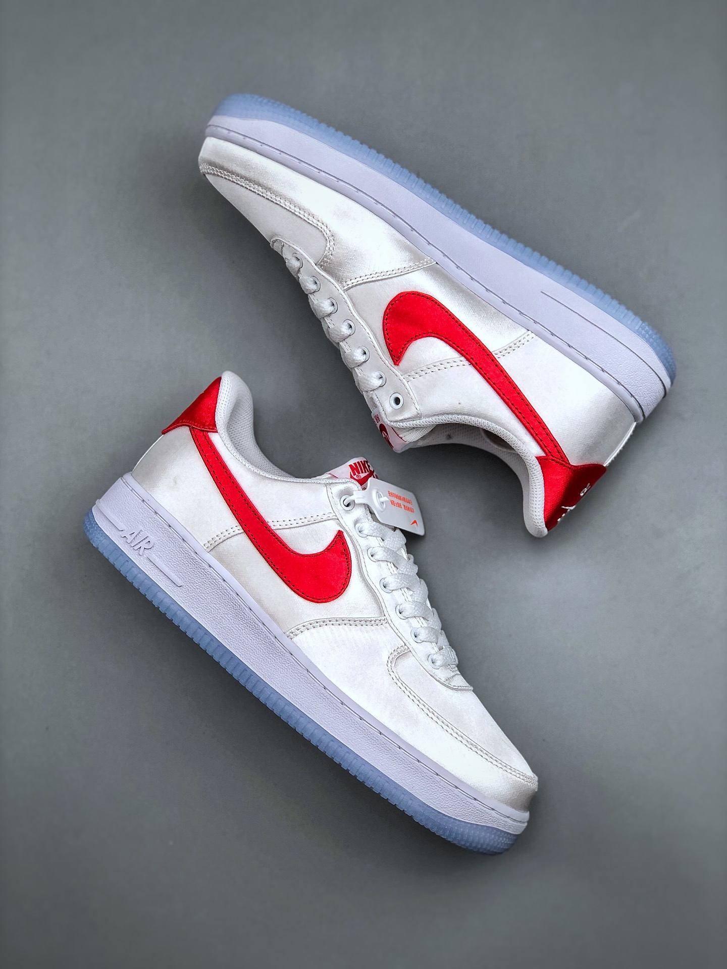 运动板鞋, 板鞋, Nike Air Force 1Low Satin“White Red”, Nike Air Force 1Low, Nike Air Force 1, DX6541-100, Air Force 1 - 耐克 Nike Air Force 1Low Satin“White Red” 防滑耐磨减震 低帮 休闲运动板鞋 女款 白红 DX6541-100