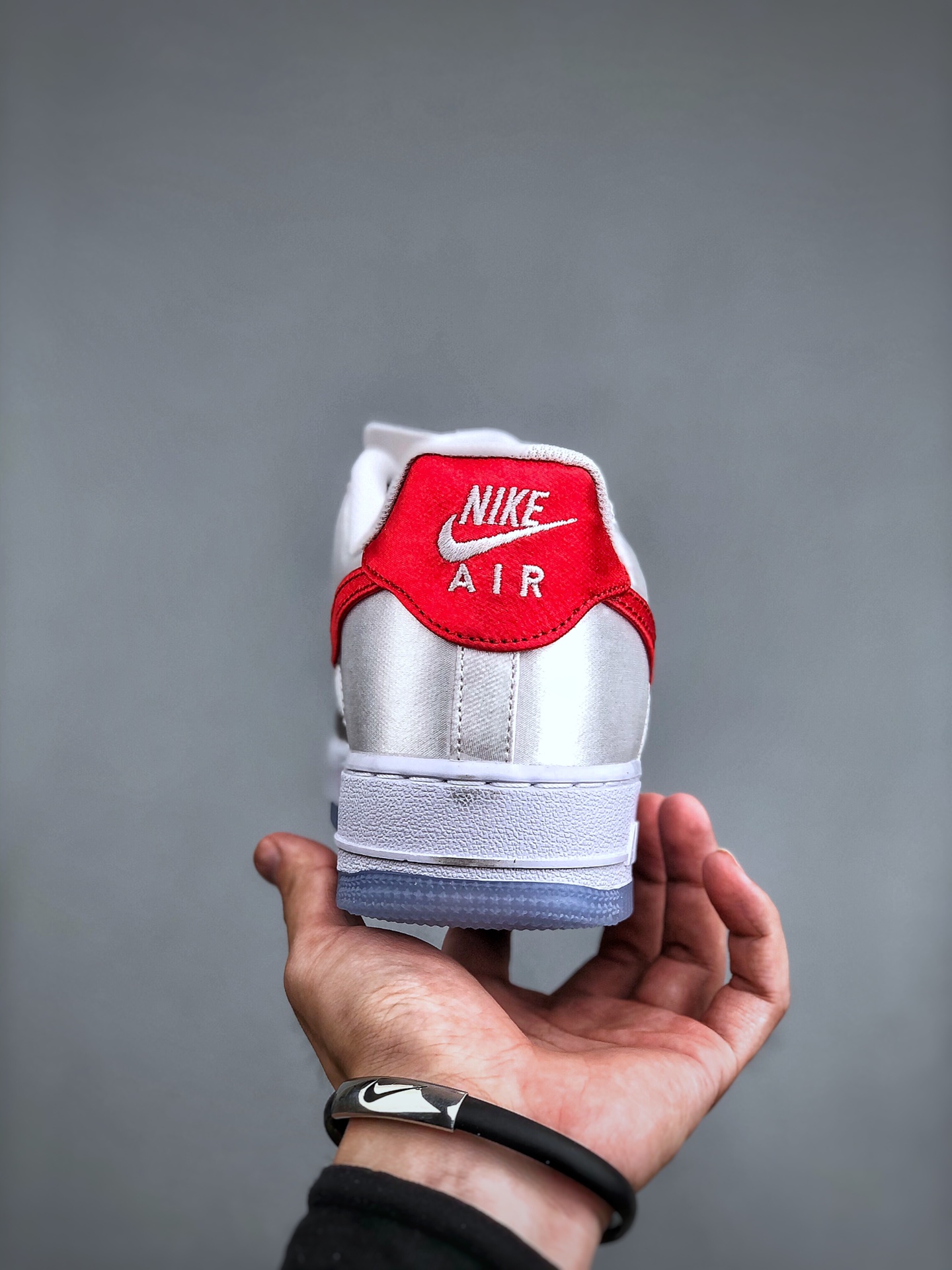 运动板鞋, 板鞋, Nike Air Force 1Low Satin“White Red”, Nike Air Force 1Low, Nike Air Force 1, DX6541-100, Air Force 1 - 耐克 Nike Air Force 1Low Satin“White Red” 防滑耐磨减震 低帮 休闲运动板鞋 女款 白红 DX6541-100