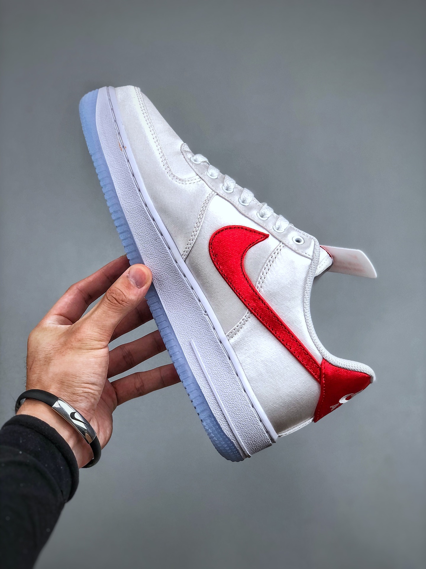 运动板鞋, 板鞋, Nike Air Force 1Low Satin“White Red”, Nike Air Force 1Low, Nike Air Force 1, DX6541-100, Air Force 1 - 耐克 Nike Air Force 1Low Satin“White Red” 防滑耐磨减震 低帮 休闲运动板鞋 女款 白红 DX6541-100