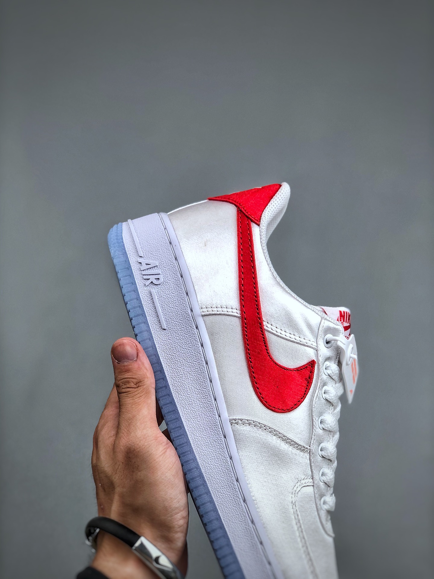 运动板鞋, 板鞋, Nike Air Force 1Low Satin“White Red”, Nike Air Force 1Low, Nike Air Force 1, DX6541-100, Air Force 1 - 耐克 Nike Air Force 1Low Satin“White Red” 防滑耐磨减震 低帮 休闲运动板鞋 女款 白红 DX6541-100