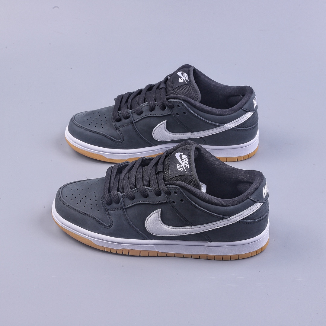 01 Nike SB Dunk “Black Gum” Black and white raw rubber Dunk SB as the name suggests CD2563-006