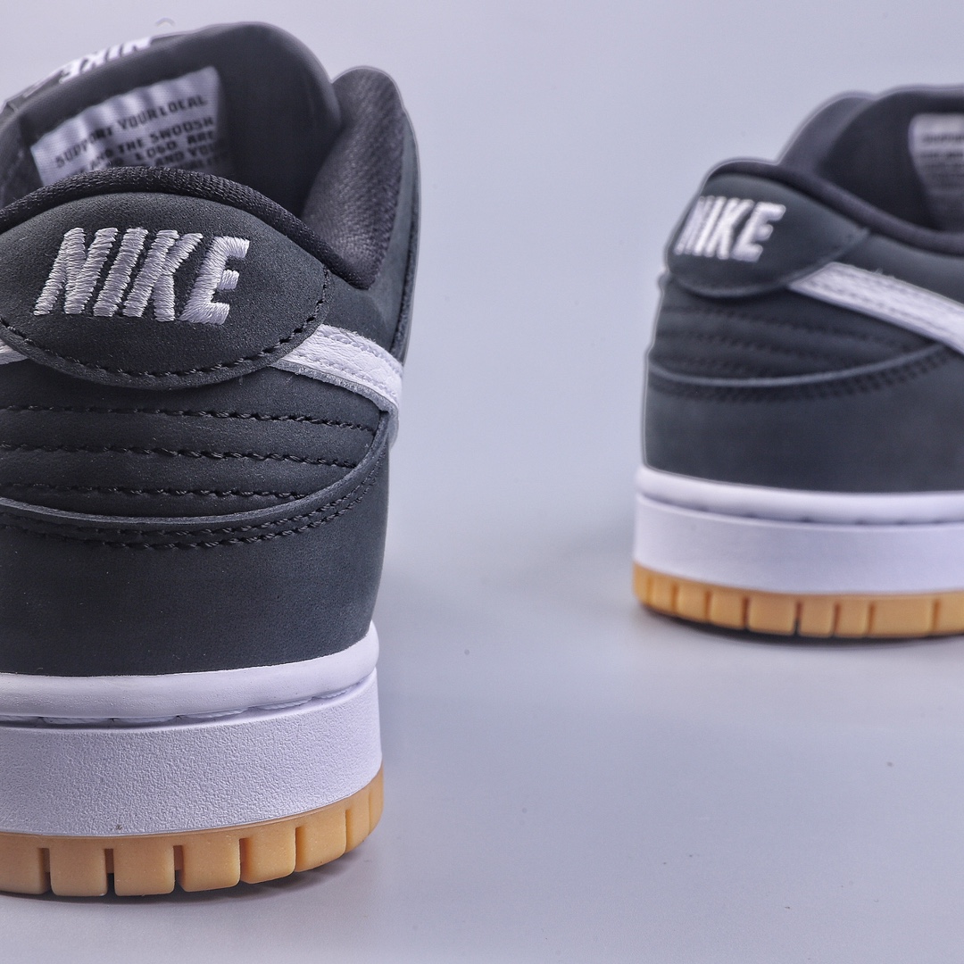 01 Nike SB Dunk “Black Gum” Black and white raw rubber Dunk SB as the name suggests CD2563-006